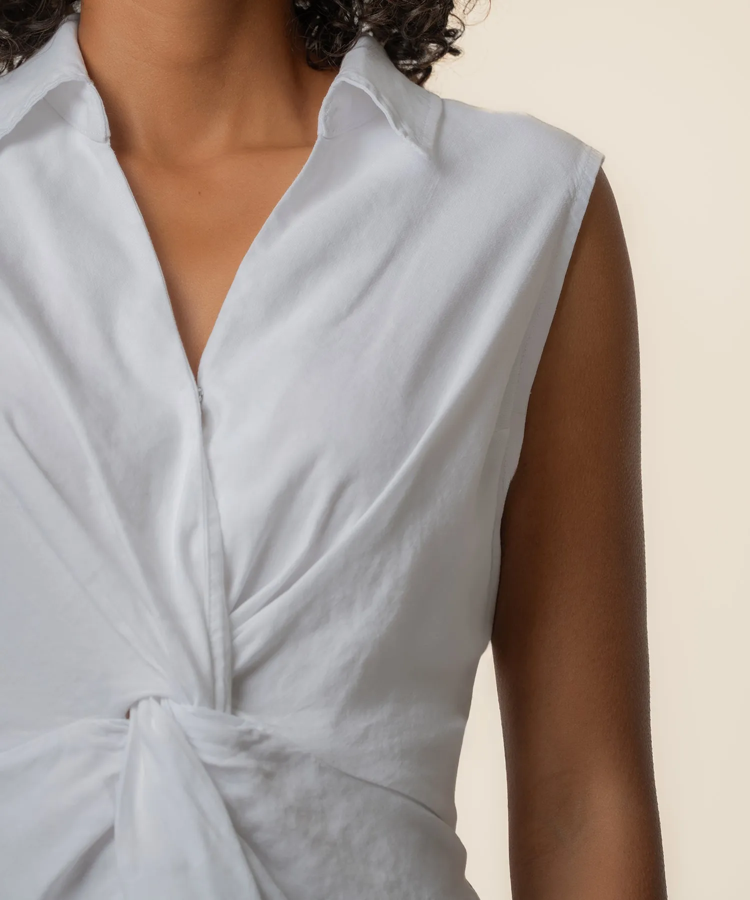 Sara Linen Top in White sold by Kut from the Kloth product image thumbnail 4