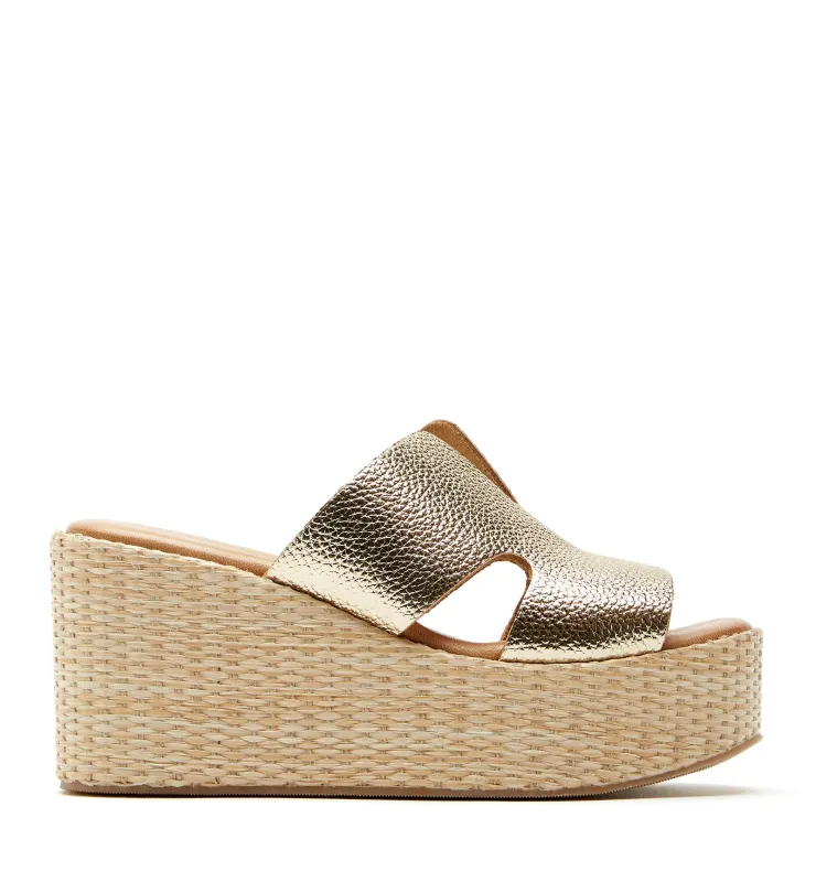 SILVER LEATHER WEDGE SANDAL sold by La CANADIENNE