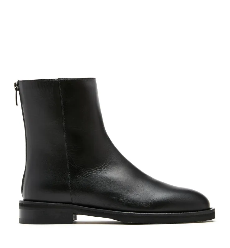 AMEA LEATHER BOOTIE sold by La CANADIENNE