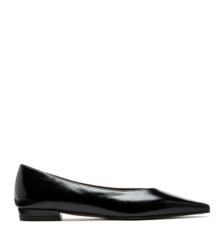 BETSIE CRINKLE LEATHER FLAT sold by La CANADIENNE