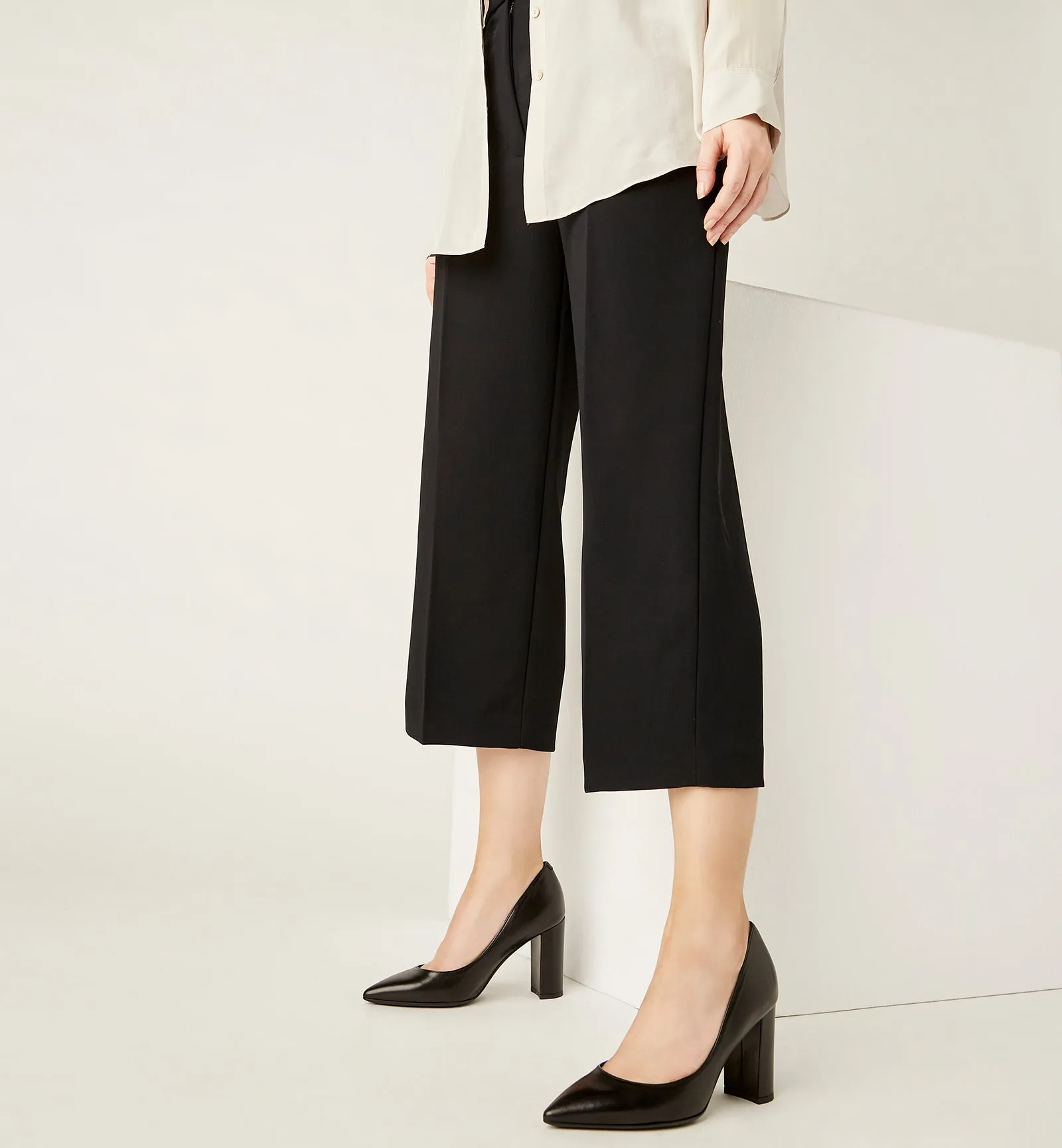 RIVIERE LEATHER PUMP sold by La CANADIENNE product image thumbnail 5