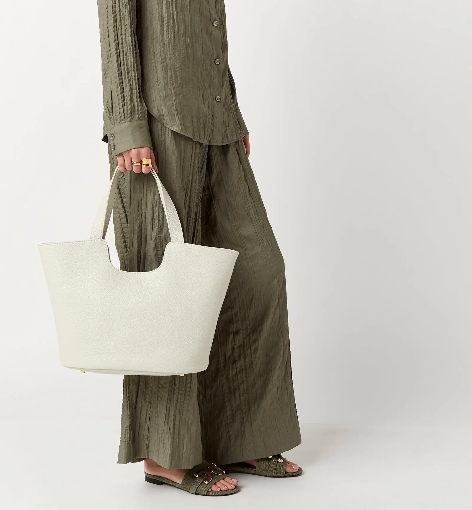 PORTRAIT LEATHER TOTE BAG sold by La CANADIENNE product image thumbnail 5