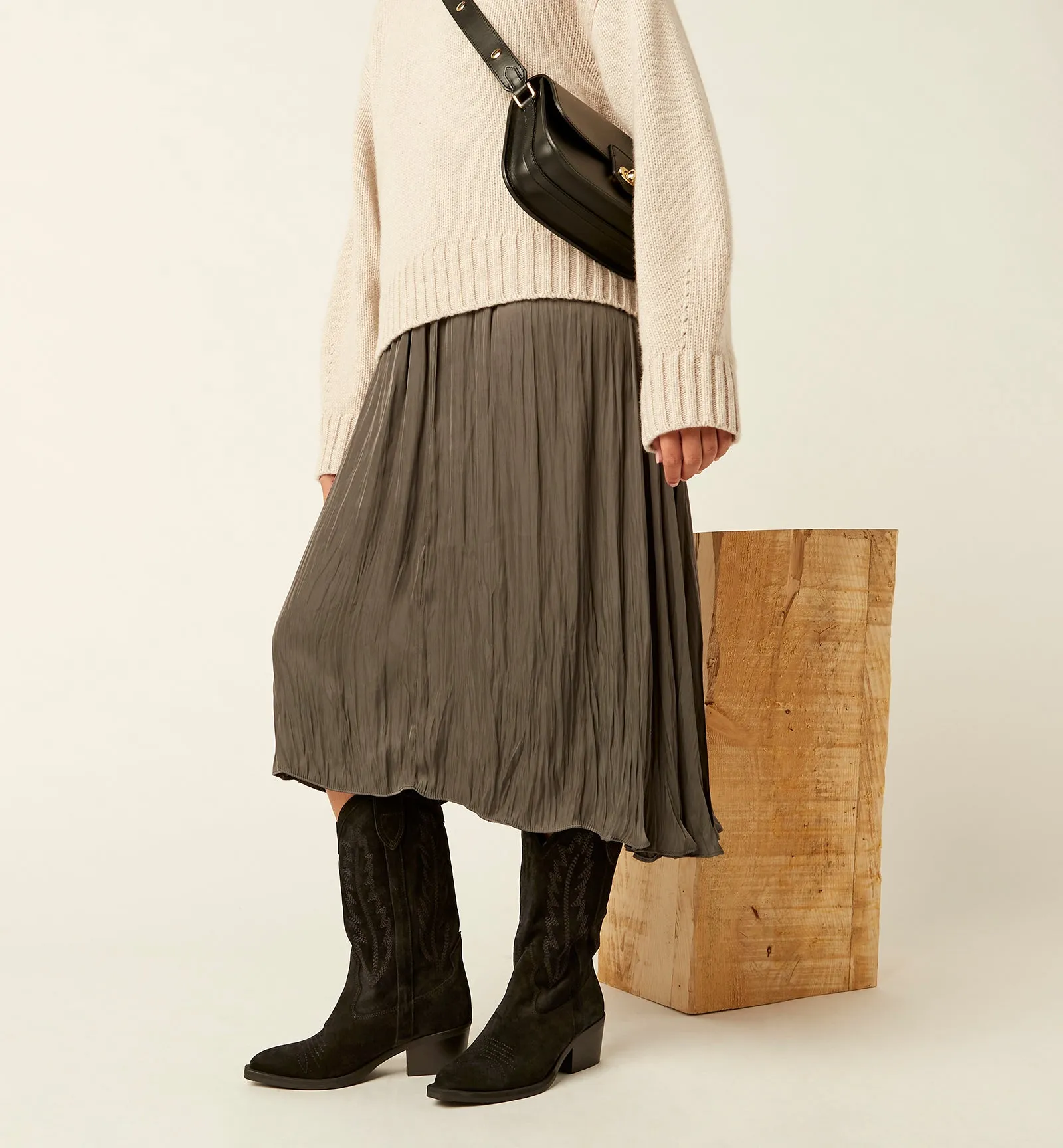 BOYHI SUEDE BOOT sold by La CANADIENNE product image thumbnail 2