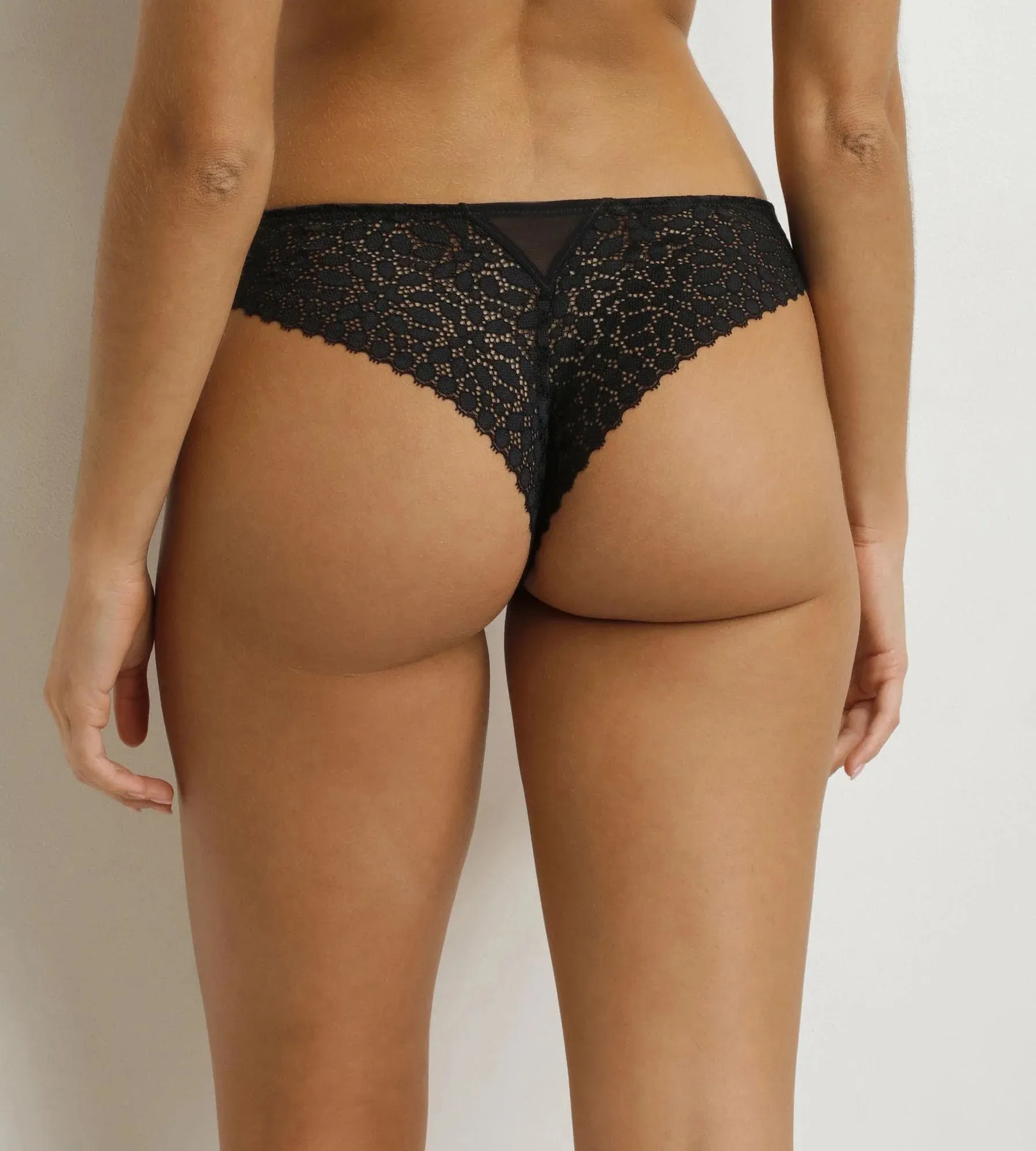DIM DAILY DENTELLE Thong in Tuxedo Black sold by La SENZA product image thumbnail 2