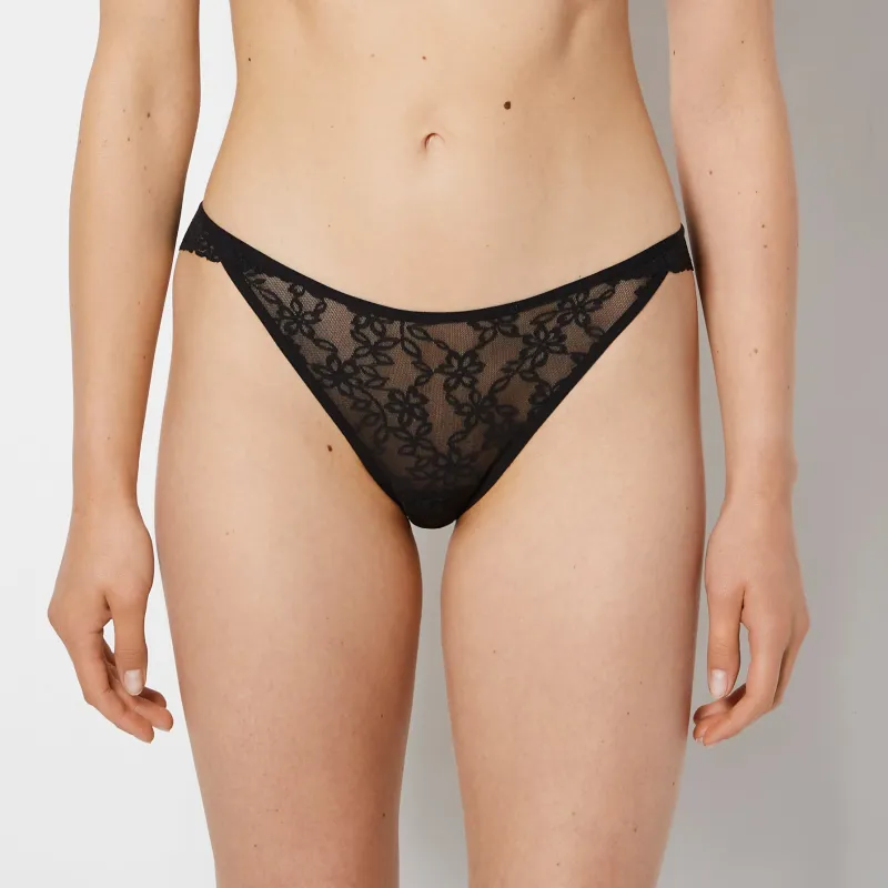 Mini Cheeky Panty in Ultra Lace in Tuxedo Black made by La SENZA