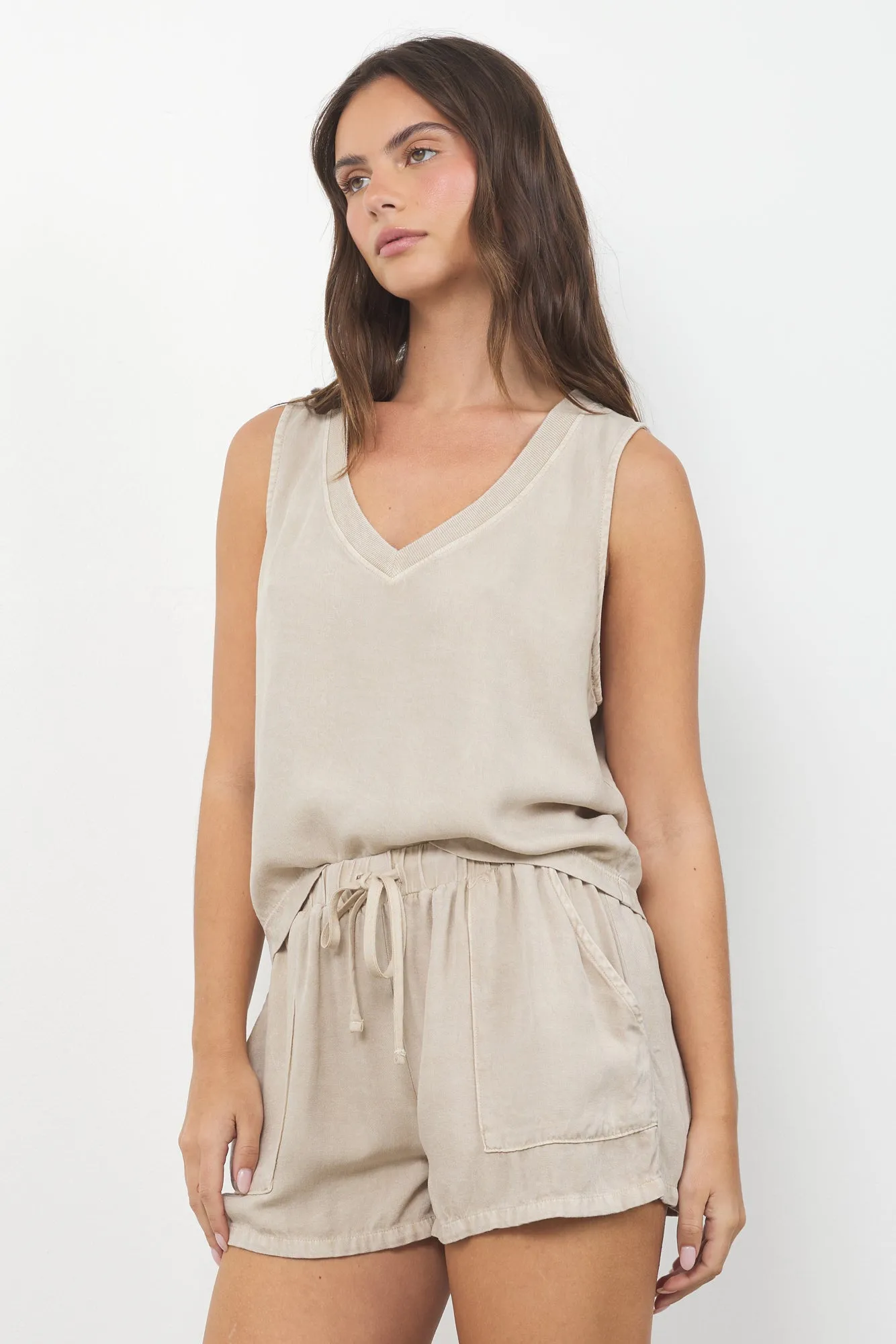 HELENA V NECK TANK sold by LAmade product image thumbnail 3