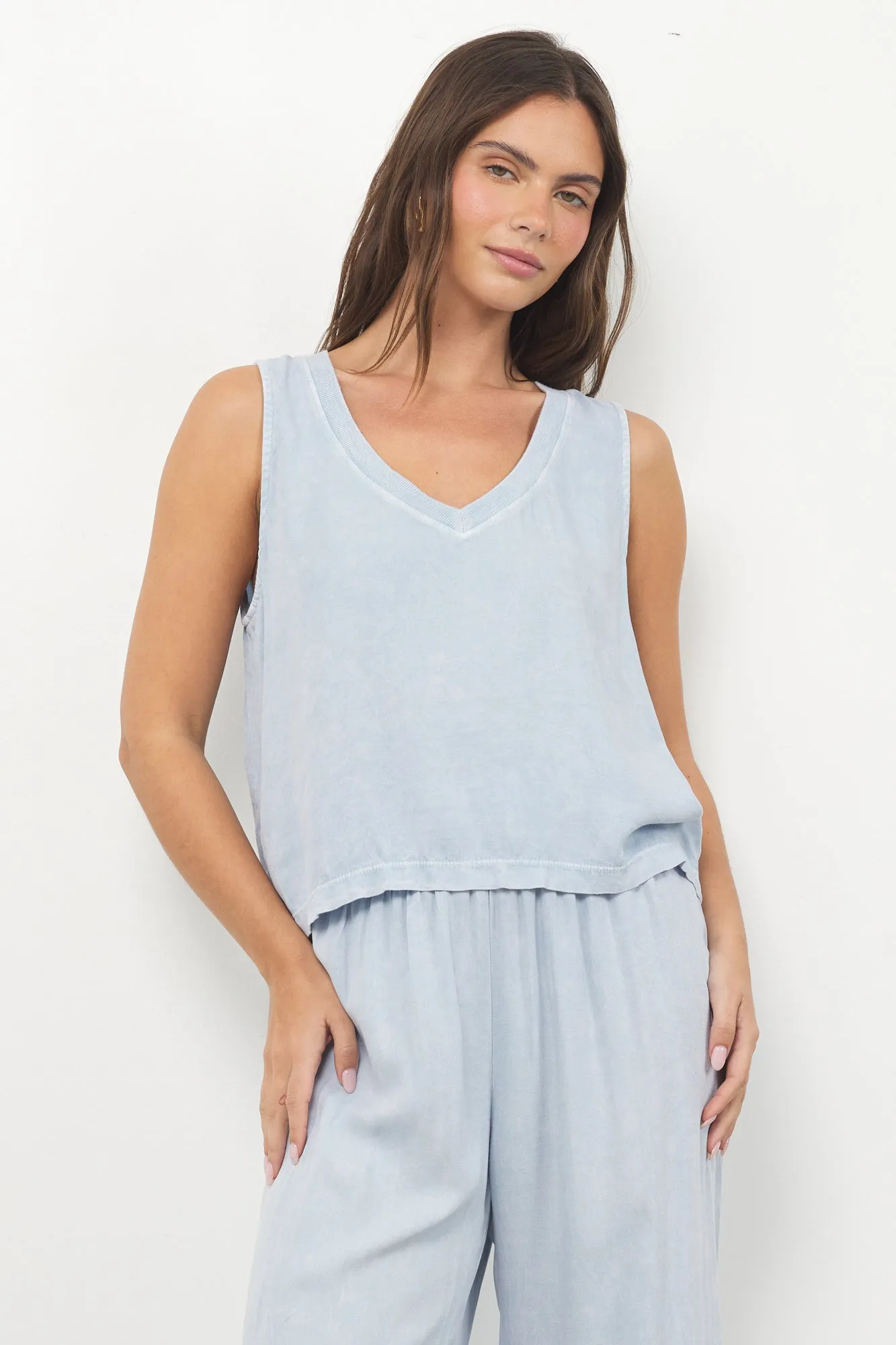 HELENA V NECK TANK sold by LAmade product image thumbnail 5