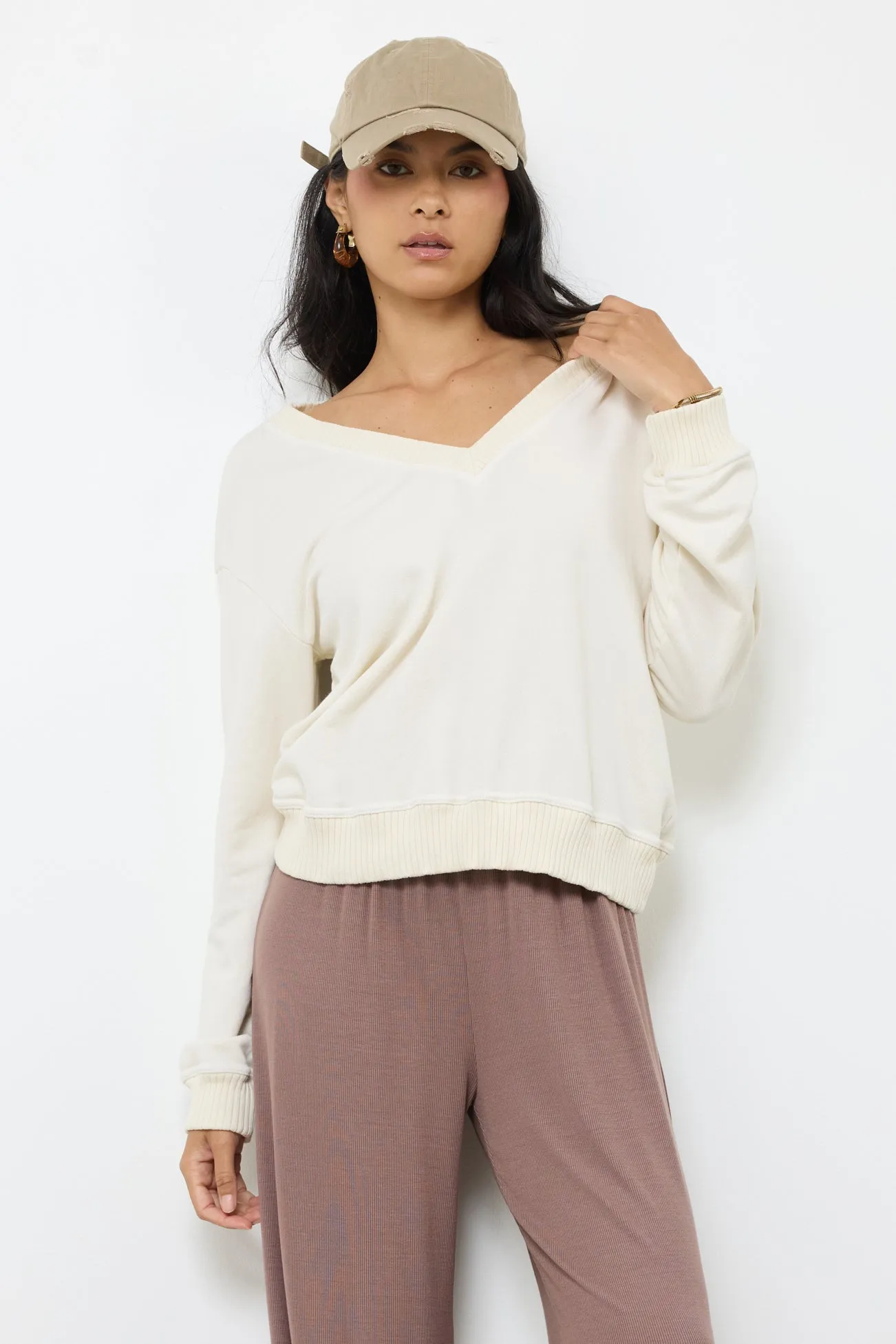 RUE V NECK PULLOVER sold by LAmade product image thumbnail 2