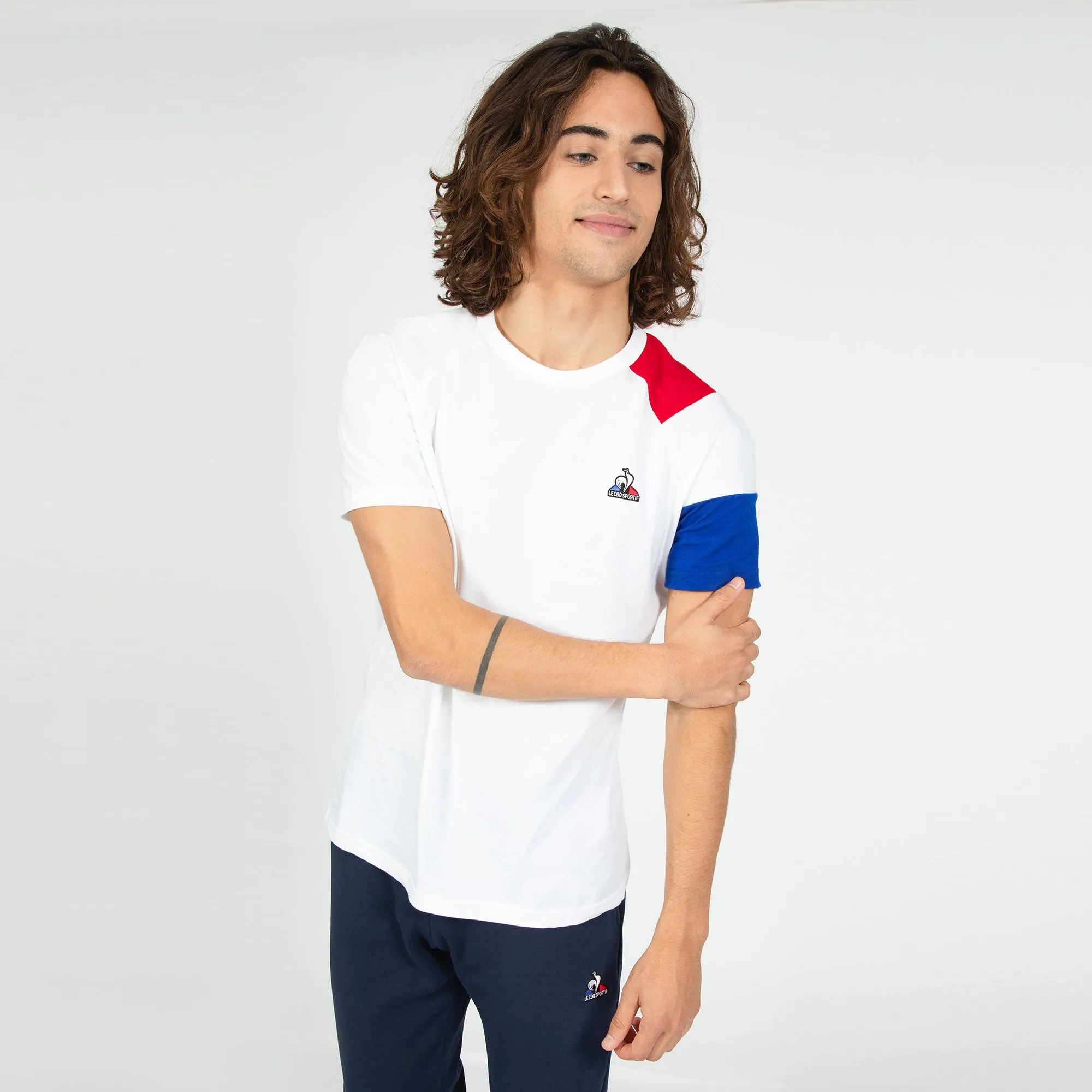 2210554-BAT Tee SS N°1 M n.o.w/b.electro/rouge e | T-shirt Unisexe sold by Le Coq Sportif