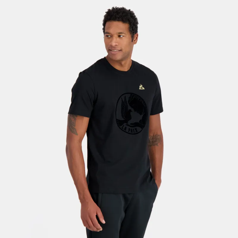2411173-LA PAIX Tee SS N°1 M black | T-shirt motif «La Paix» Homme sold by Le Coq Sportif