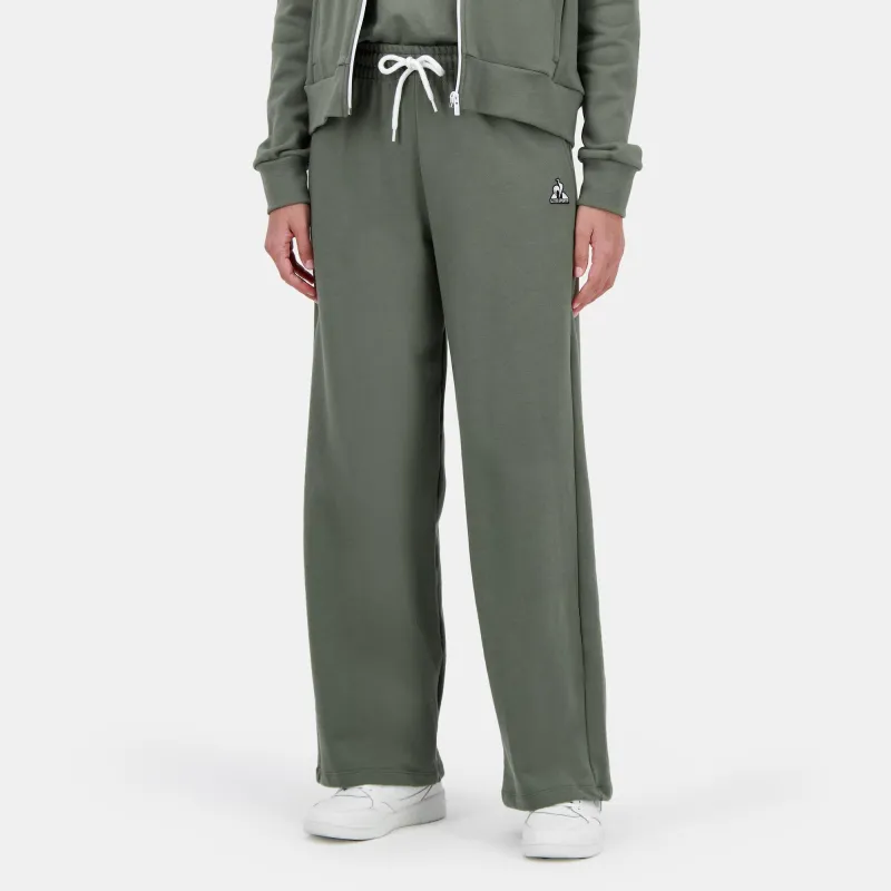 2520375-CONTEMPORAIN SP Pant Large N°1 W tea lea | Pantalon Femme sold by Le Coq Sportif