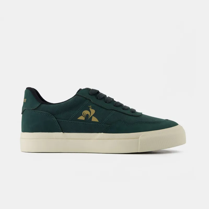 2520542-LCS OLLIE WAXY CANVAS pine grove/gold | Chaussures LCS OLLIE WAXY CANVAS Homme sold by Le Coq Sportif