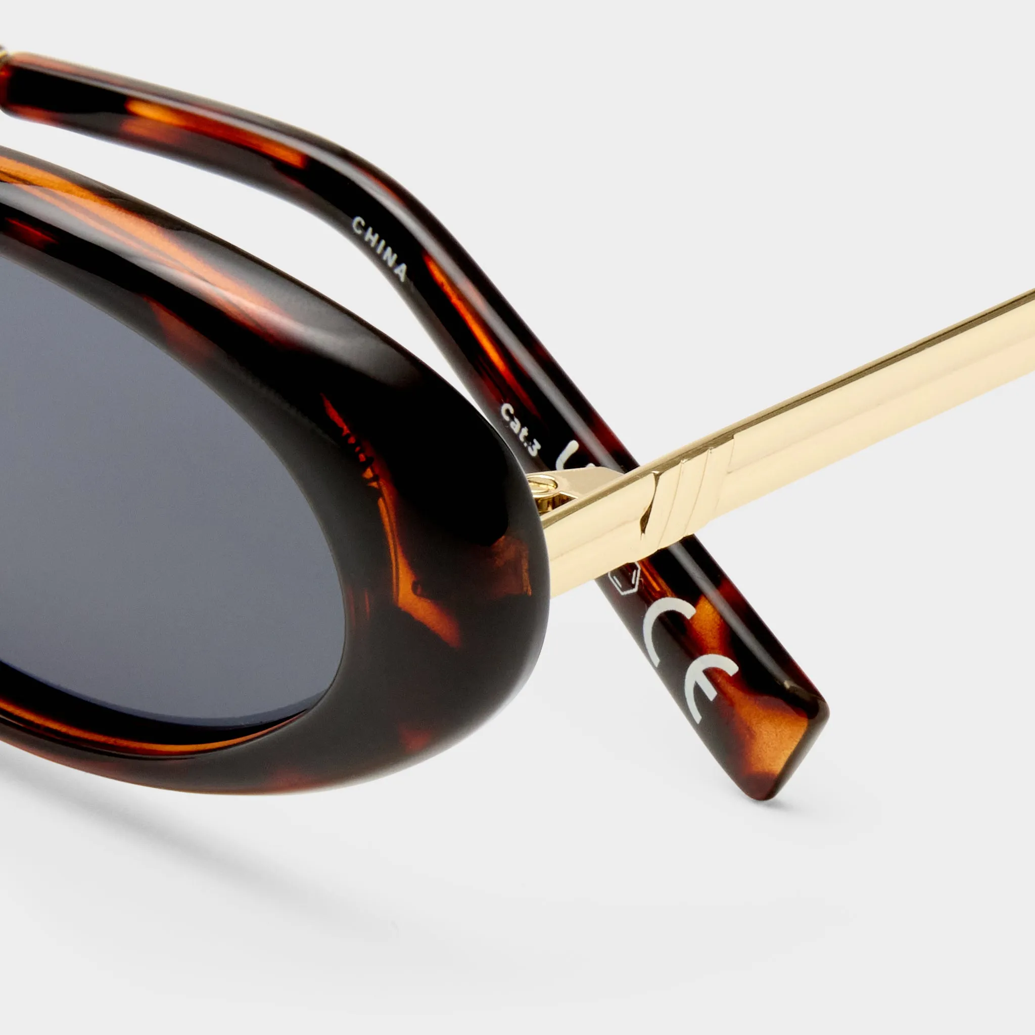 MAGNIFIQUE | DARK TORT sold by Le Specs product image thumbnail 4