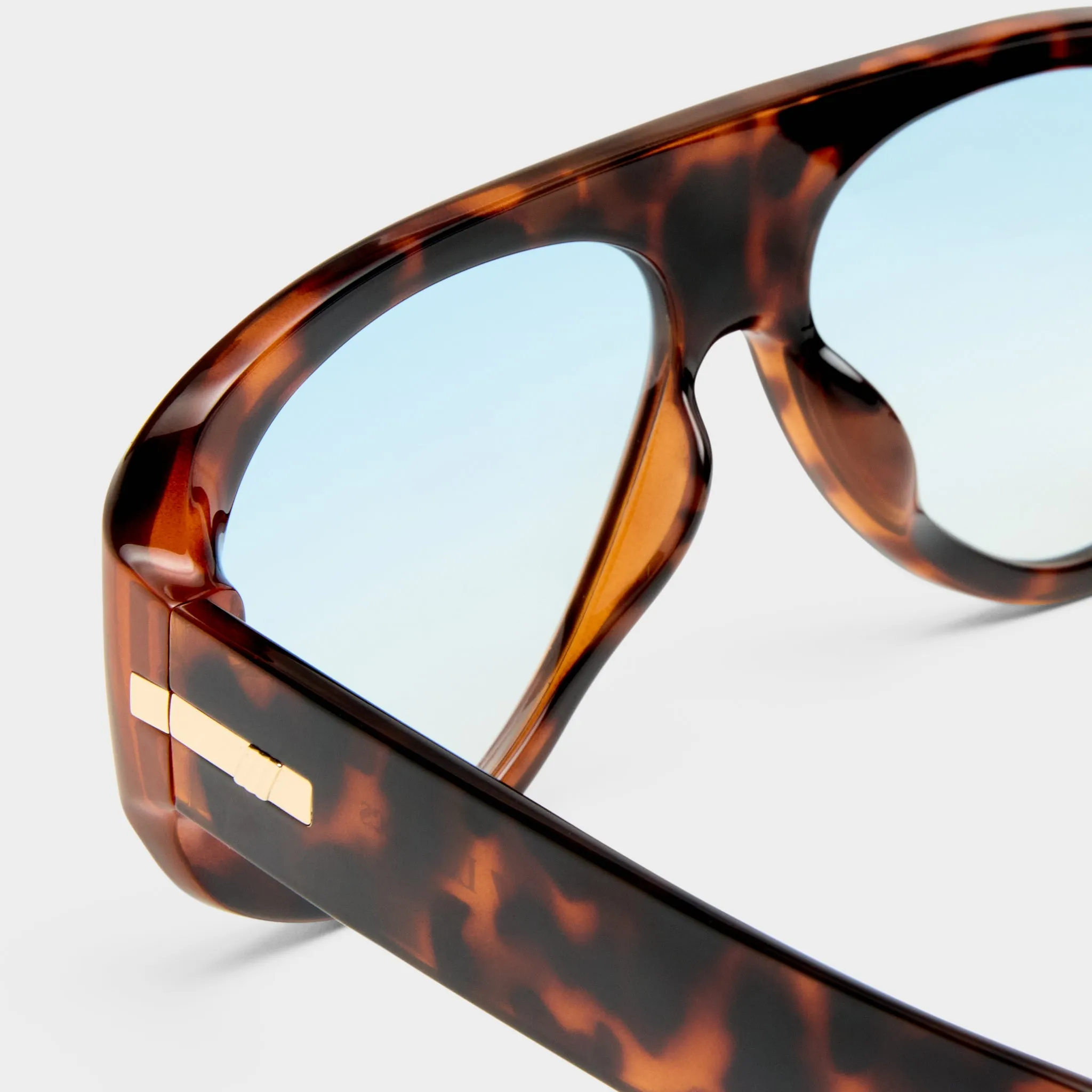 DREAM BOAT | TORT SKY BLUE GRAD sold by Le Specs product image thumbnail 4