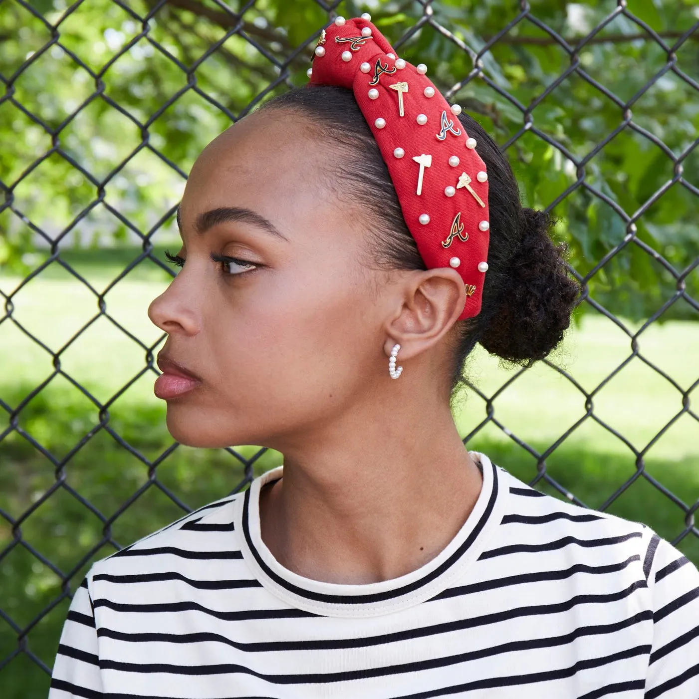 ATLANTA BRAVES LELE SADOUGHI / MLB RED EMBELLISHED KNOTTED HEADBAND sold by Lele Sadoughi product image thumbnail 2