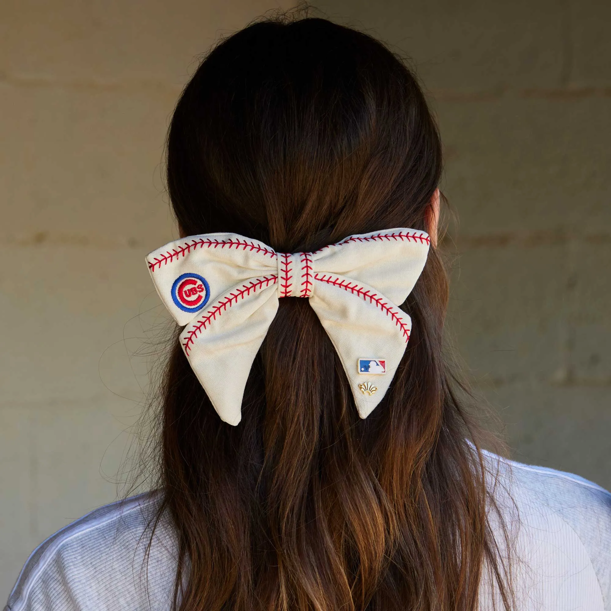 CHICAGO CUBS LELE SADOUGHI / MLB IVORY BOW BARRETTE sold by Lele Sadoughi product image thumbnail 2