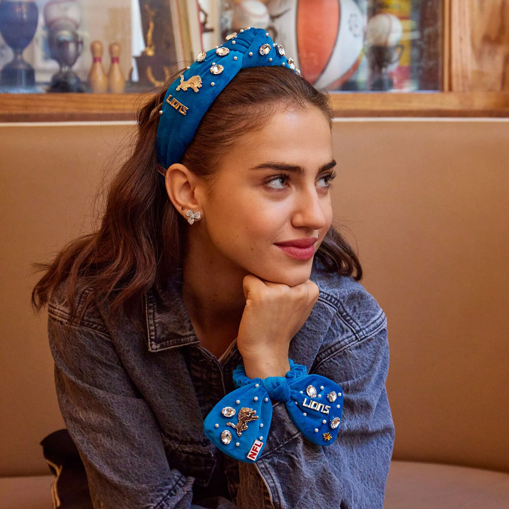 DETROIT LIONS LELE SADOUGHI X NFL BLUE EMBELLISHED KNOTTED HEADBAND sold by Lele Sadoughi product image thumbnail 2