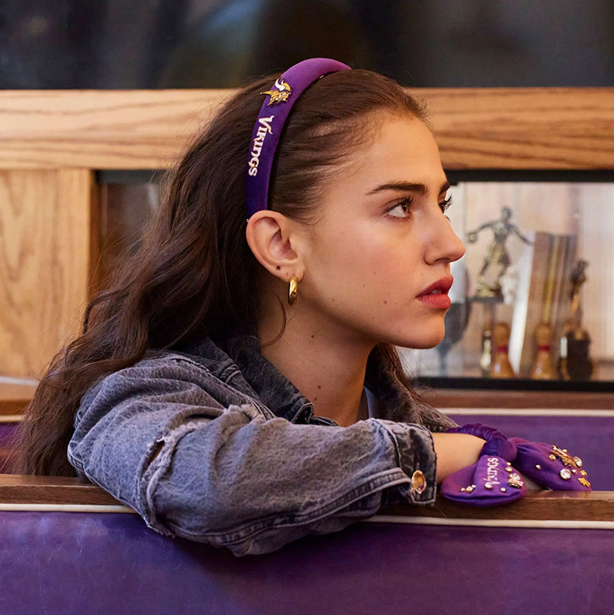 MINNESOTA VIKINGS LELE SADOUGHI X NFL PURPLE BOW SCRUNCHIE sold by Lele Sadoughi product image thumbnail 2