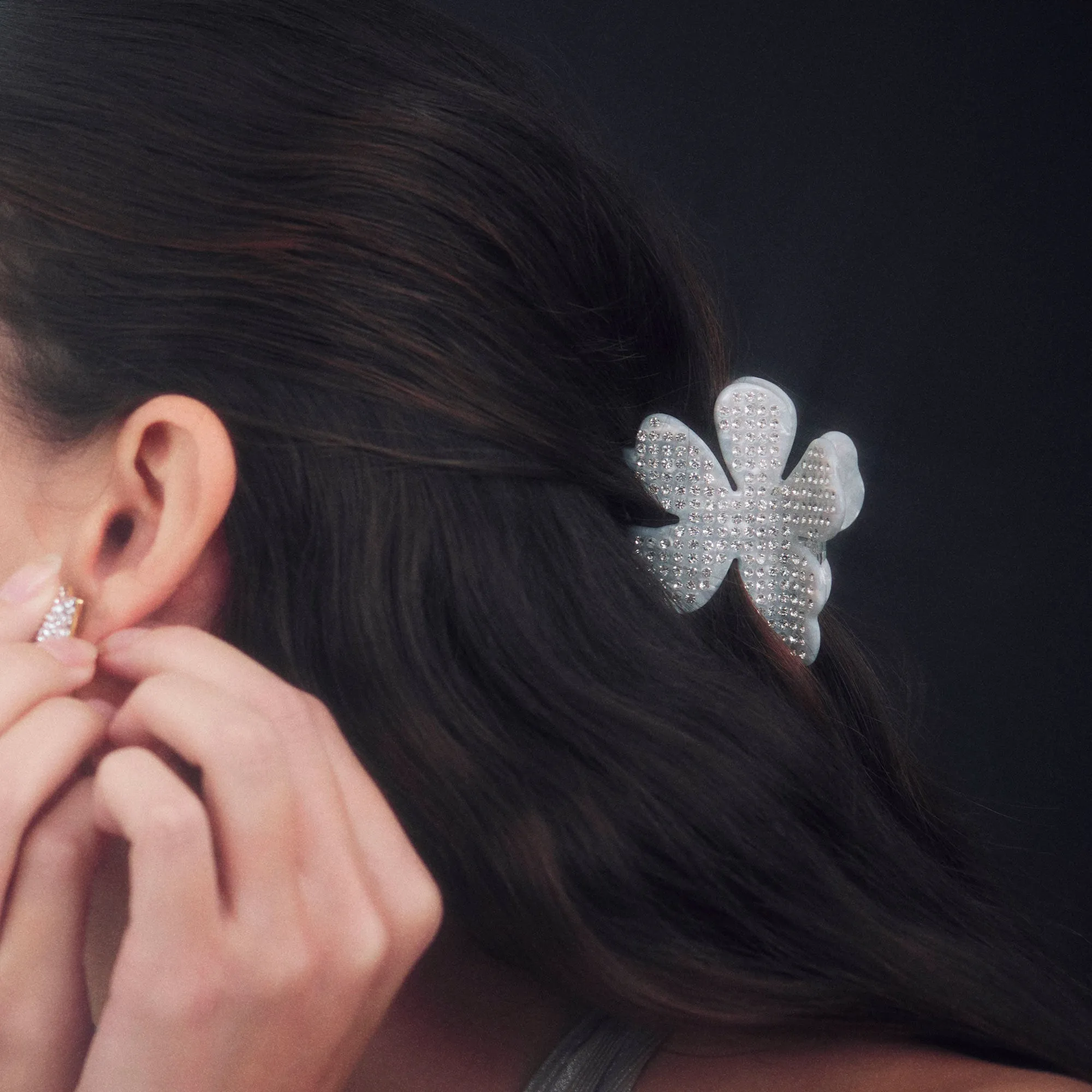 CRYSTAL LILY CLAW CLIP sold by Lele Sadoughi product image thumbnail 2