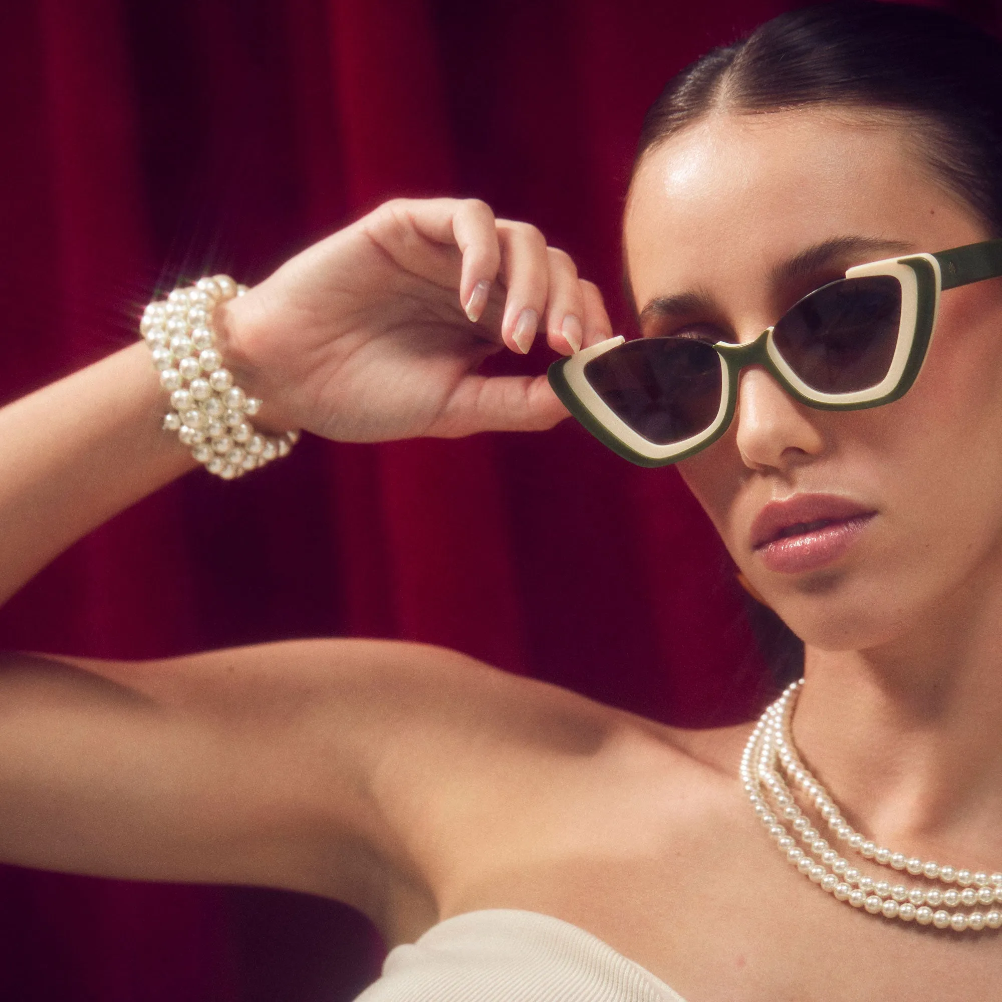 PEARL GRADUATED BRACELET sold by Lele Sadoughi product image thumbnail 2