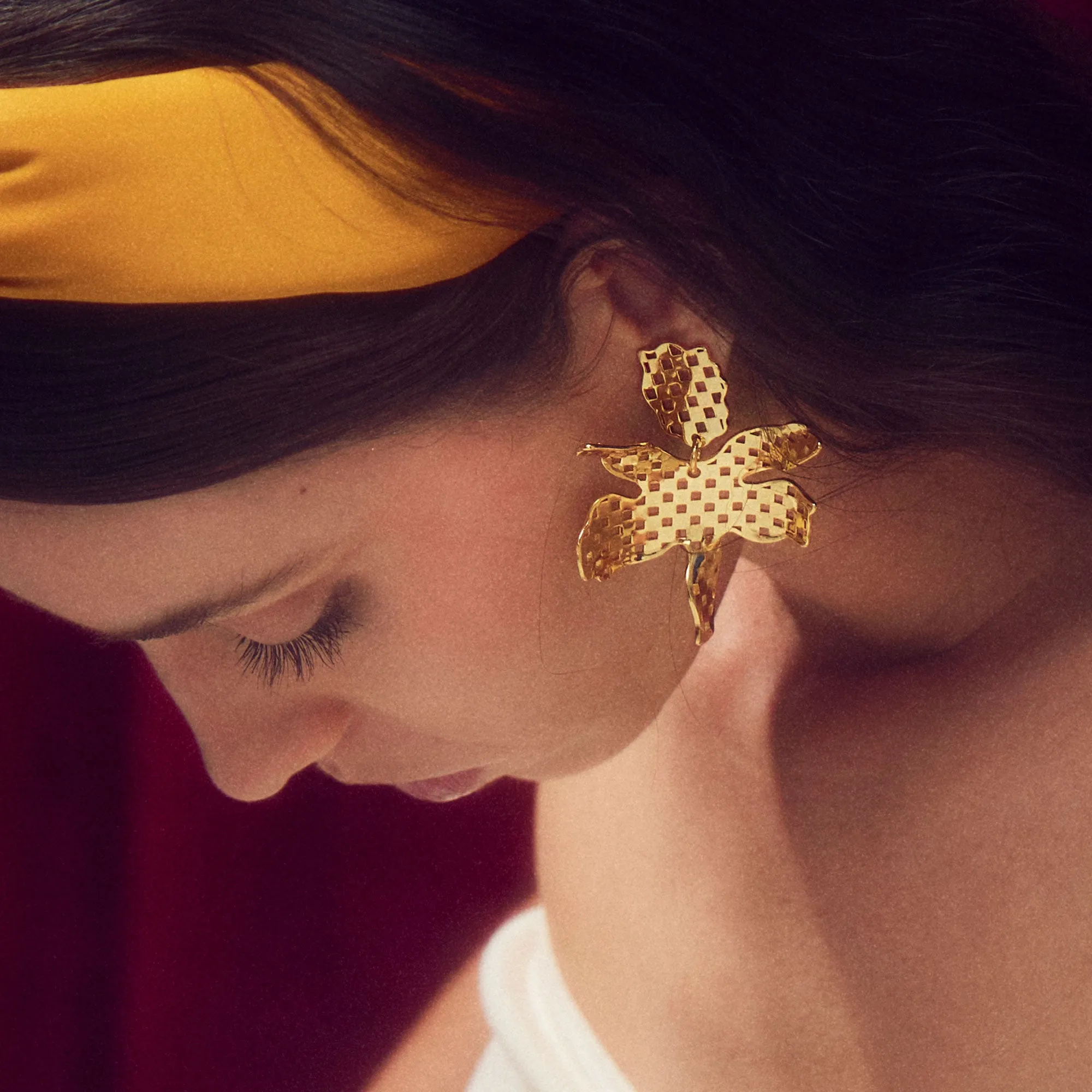 GOLD CUTOUT PAPER LILY EARRINGS sold by Lele Sadoughi product image thumbnail 3
