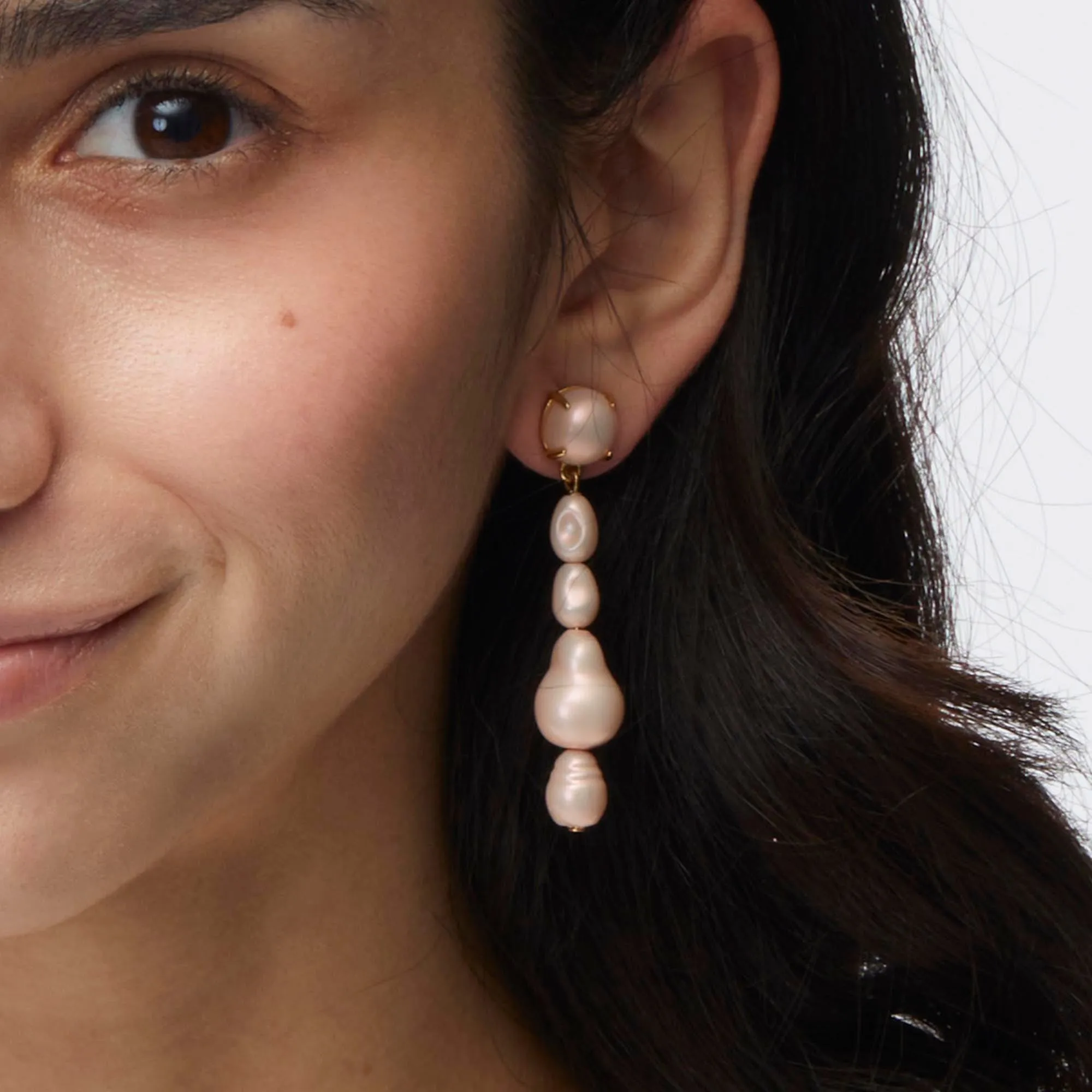 ROSÉ COLLECTOR PEARL LINEAR EARRINGS sold by Lele Sadoughi product image thumbnail 2