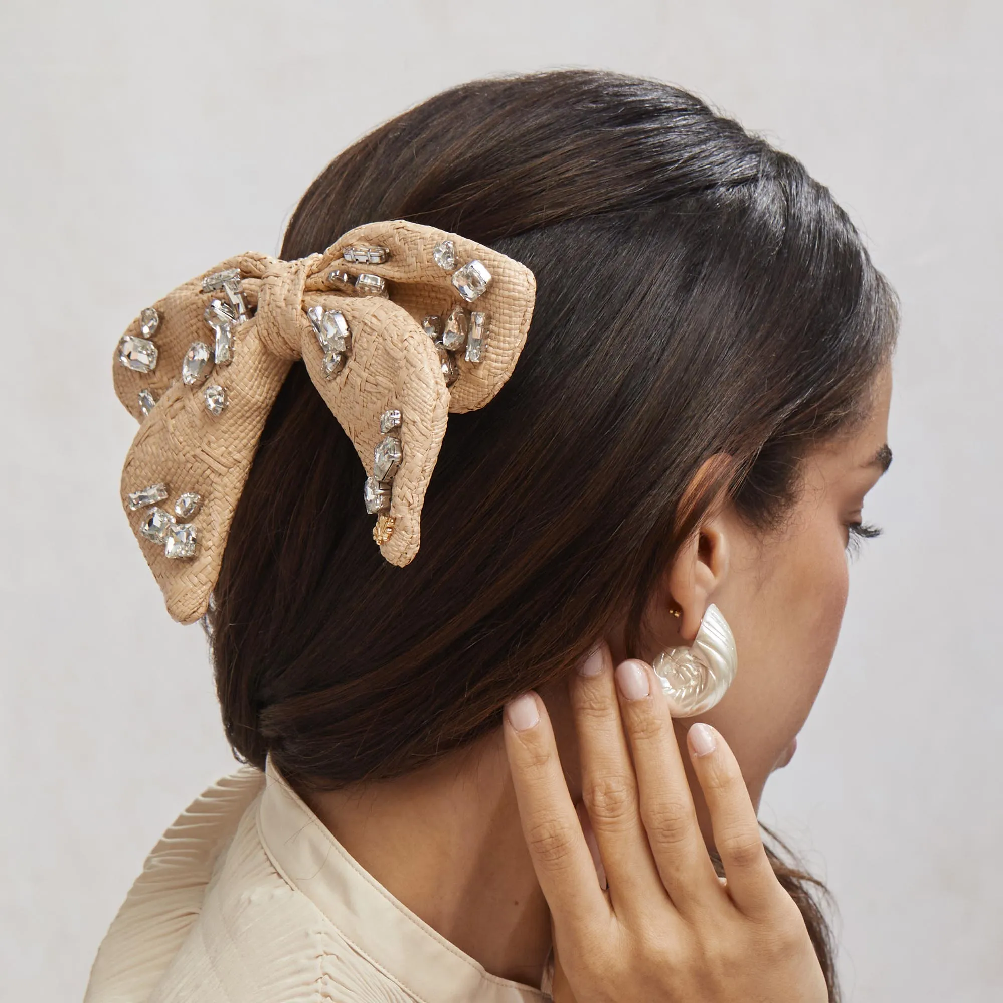NATURAL LIBBY CANDY CRYSTAL RAFFIA BOW sold by Lele Sadoughi product image thumbnail 2