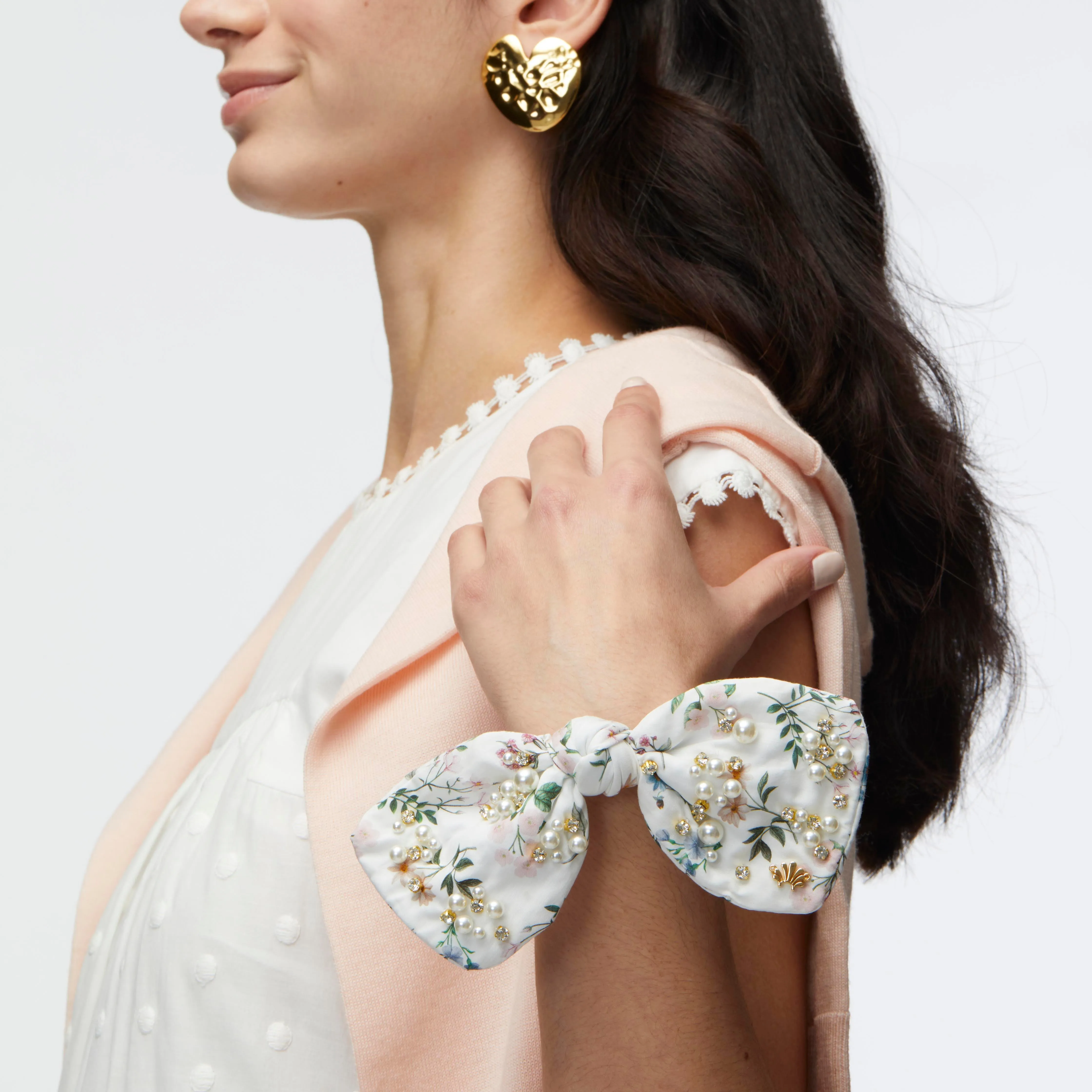 ANNIE PENNY LIBERTY PEARL CRYSTAL BOW SCRUNCHIE sold by Lele Sadoughi product image thumbnail 4