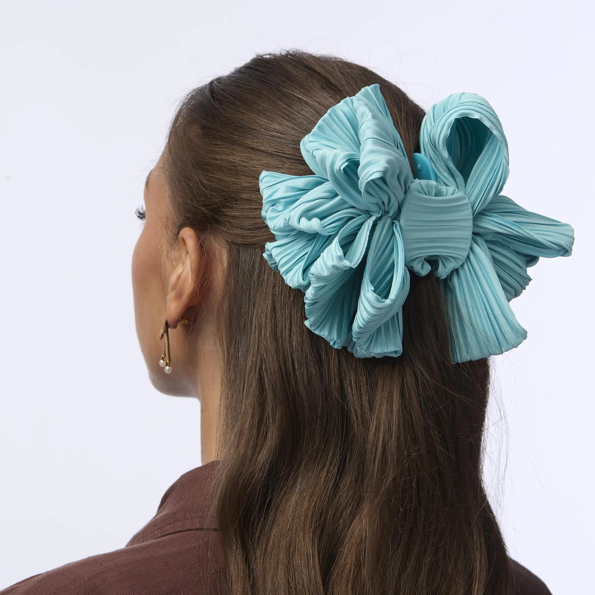 SEA BLUE RITA CLAW CLIP sold by Lele Sadoughi product image thumbnail 2