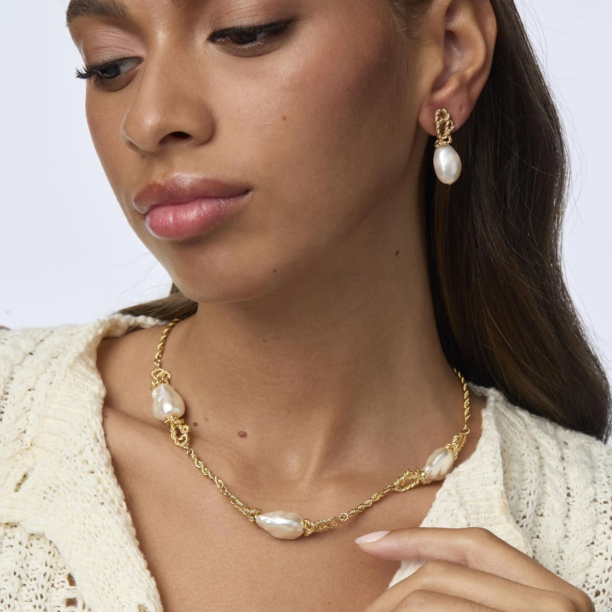 PEARL CHATEAU ROPE NECKLACE sold by Lele Sadoughi product image thumbnail 2