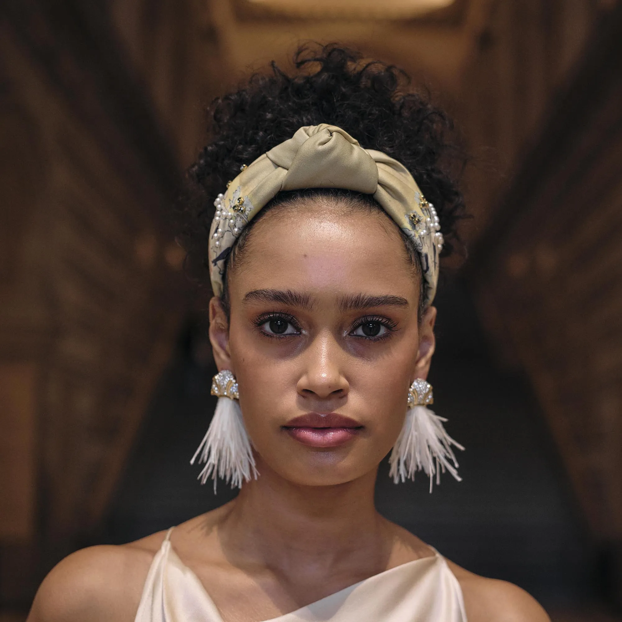 THE MET X LELE TOULOUSE LA TROUPE DE MADEMOISELLE EGLANTINE KNOTTED EMBELLISHED HEADBAND sold by Lele Sadoughi product image thumbnail 2