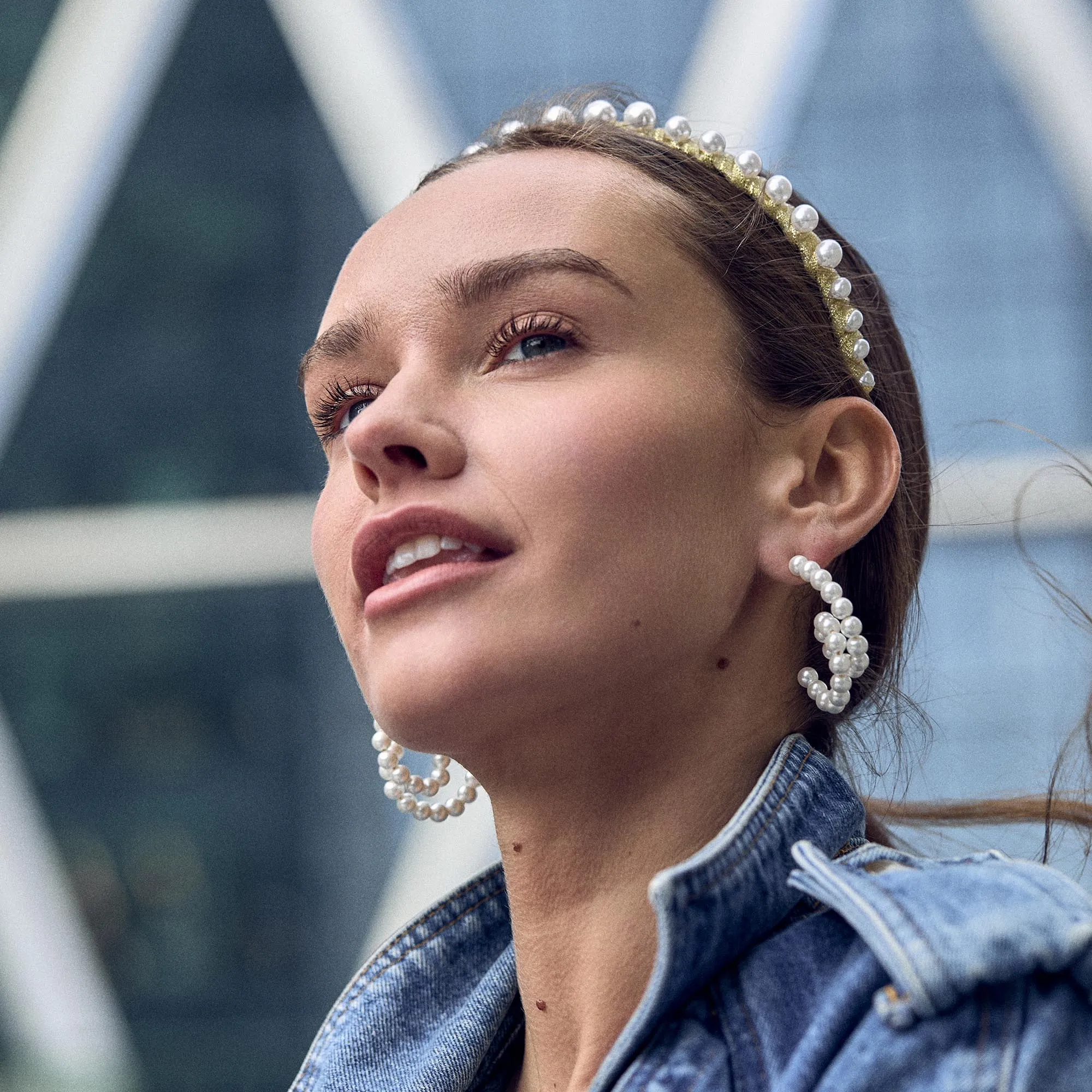 GOLD GRADUATED PEARL HEADBAND sold by Lele Sadoughi product image thumbnail 2