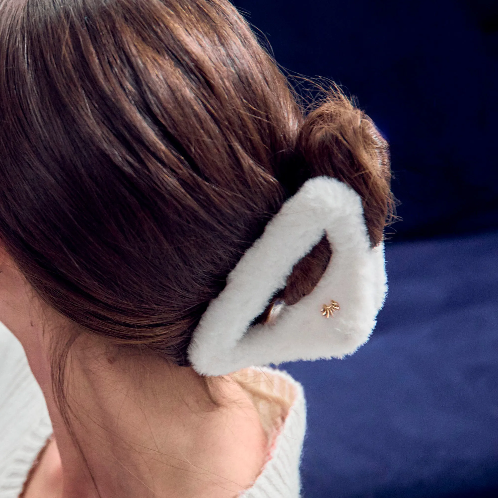 IVORY CHALET CLAW CLIP sold by Lele Sadoughi product image thumbnail 3