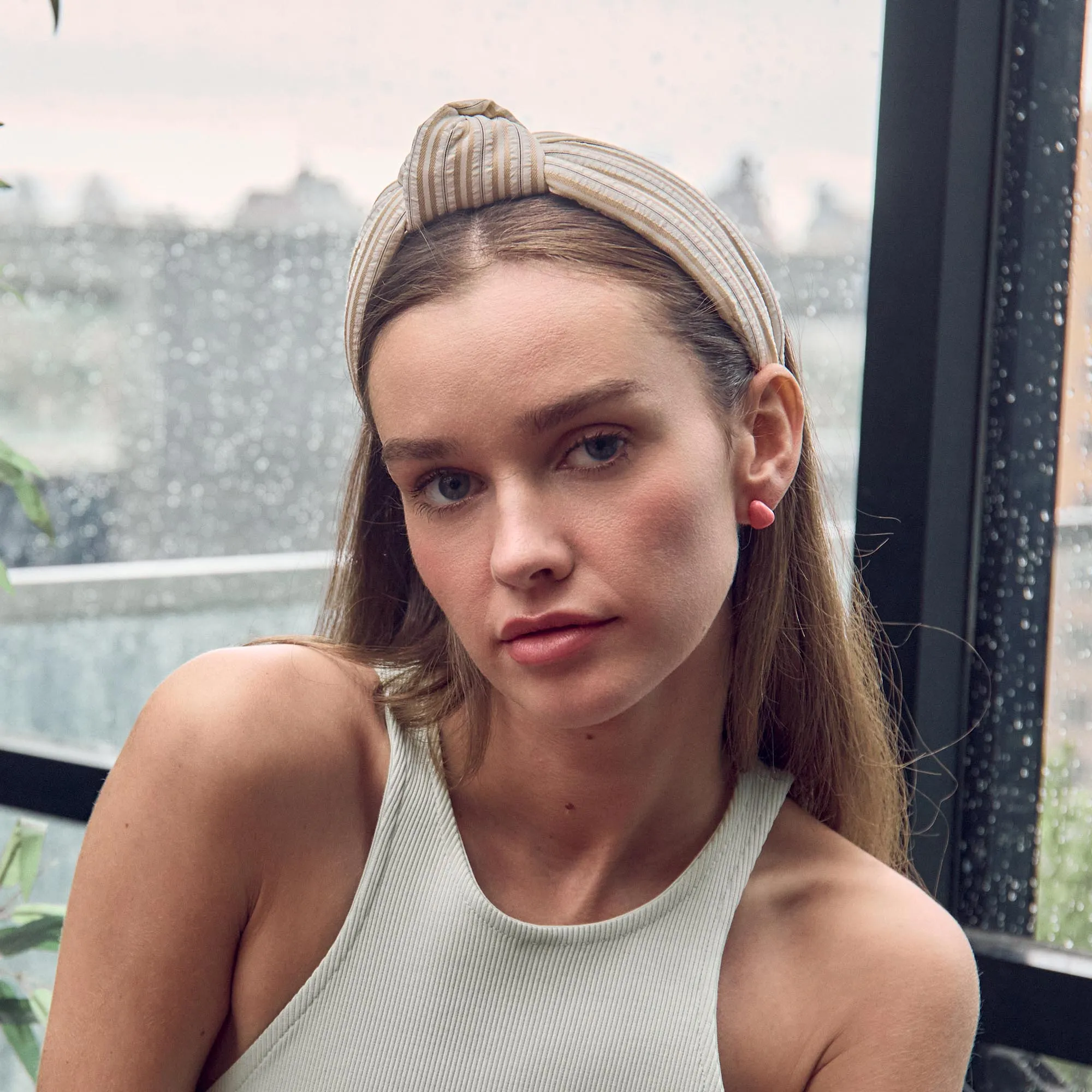 BISQUE KNOTTED SEERSUCKER HEADBAND sold by Lele Sadoughi product image thumbnail 2