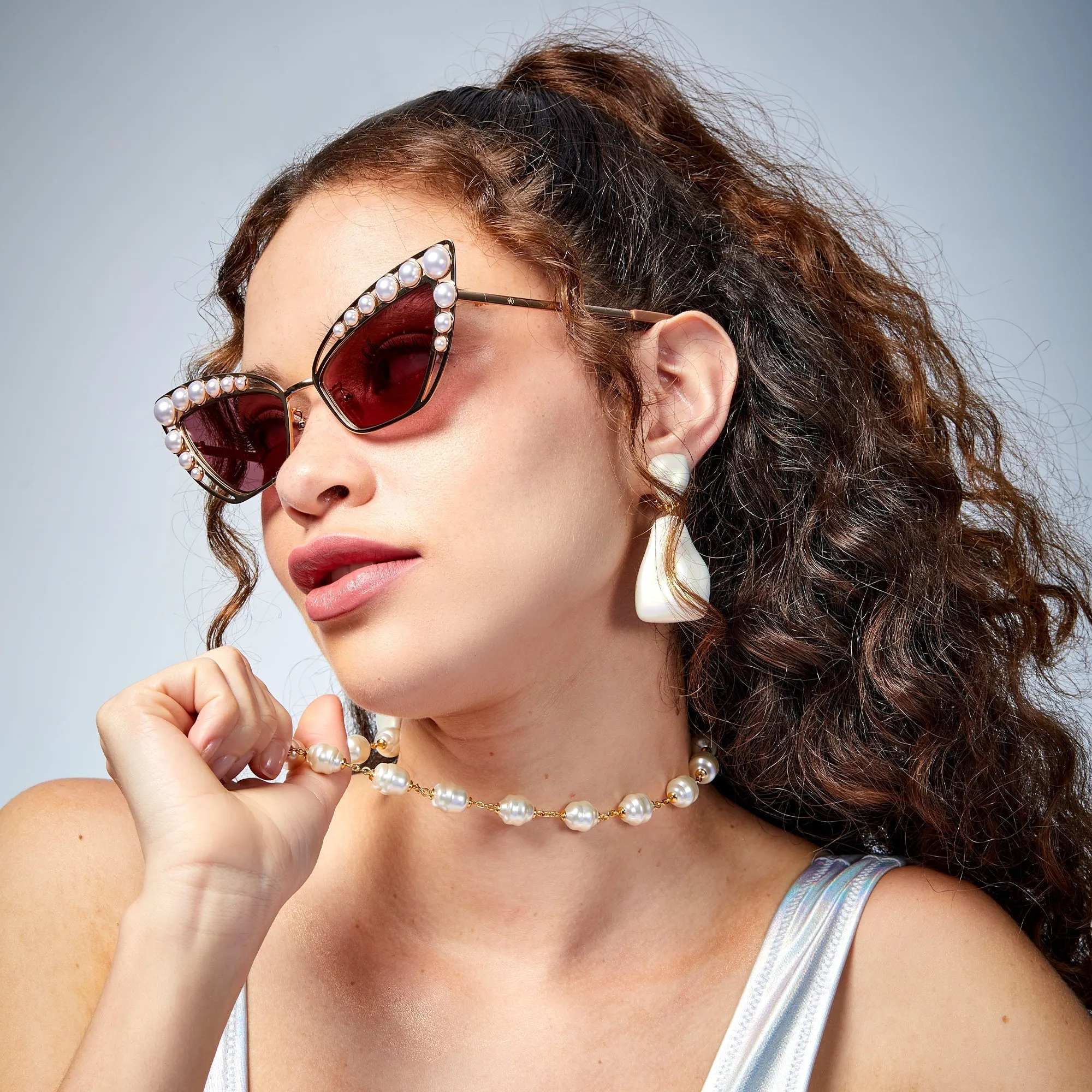 GOLD ELTON CAT-EYE SUNGLASSES sold by Lele Sadoughi product image thumbnail 4