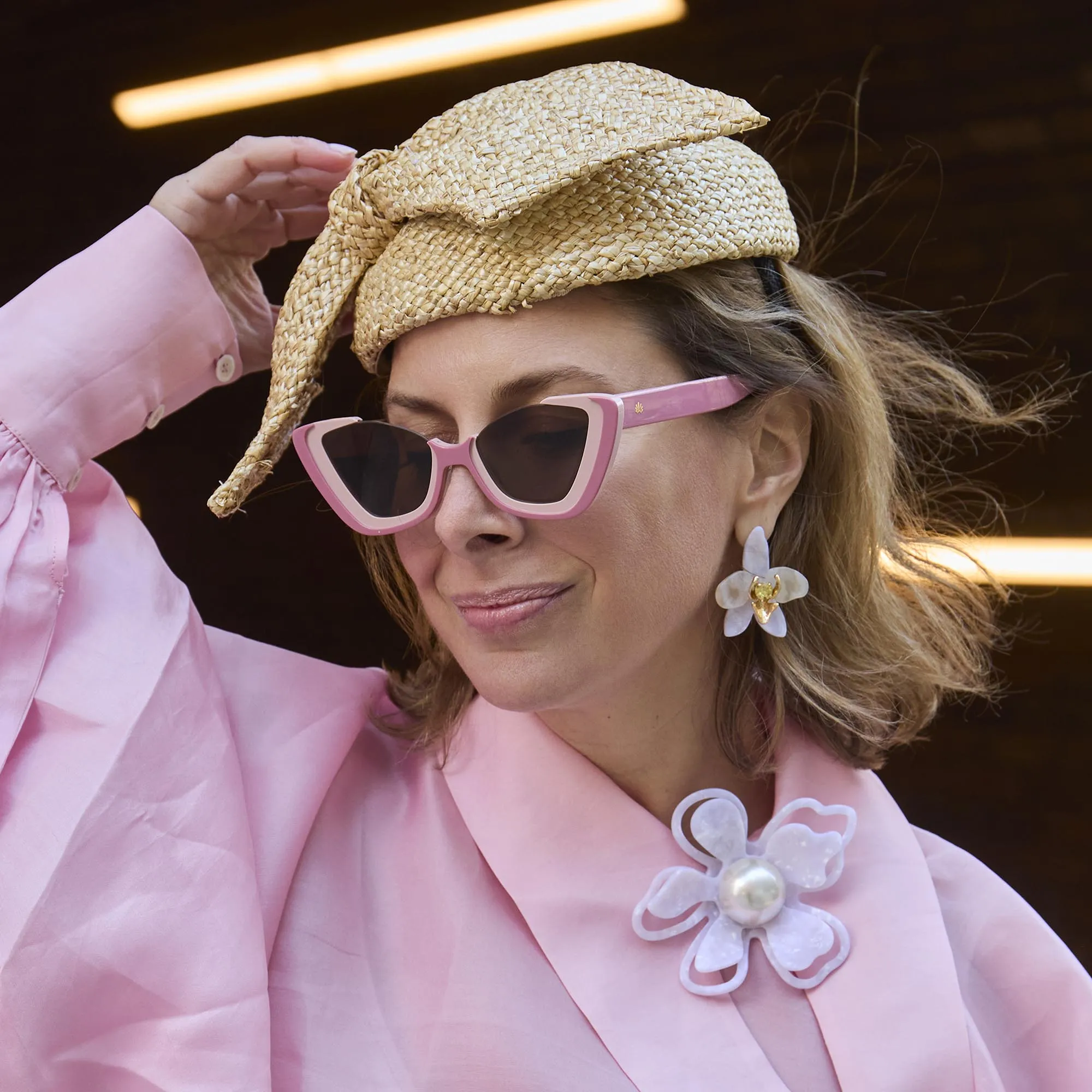 NATURAL OVERSIZED BOW FASCINATOR sold by Lele Sadoughi product image thumbnail 2