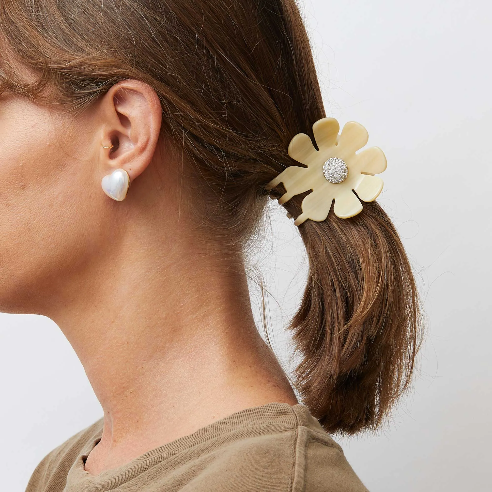 BONE SUNFLOWER CLAW CLIP sold by Lele Sadoughi product image thumbnail 4