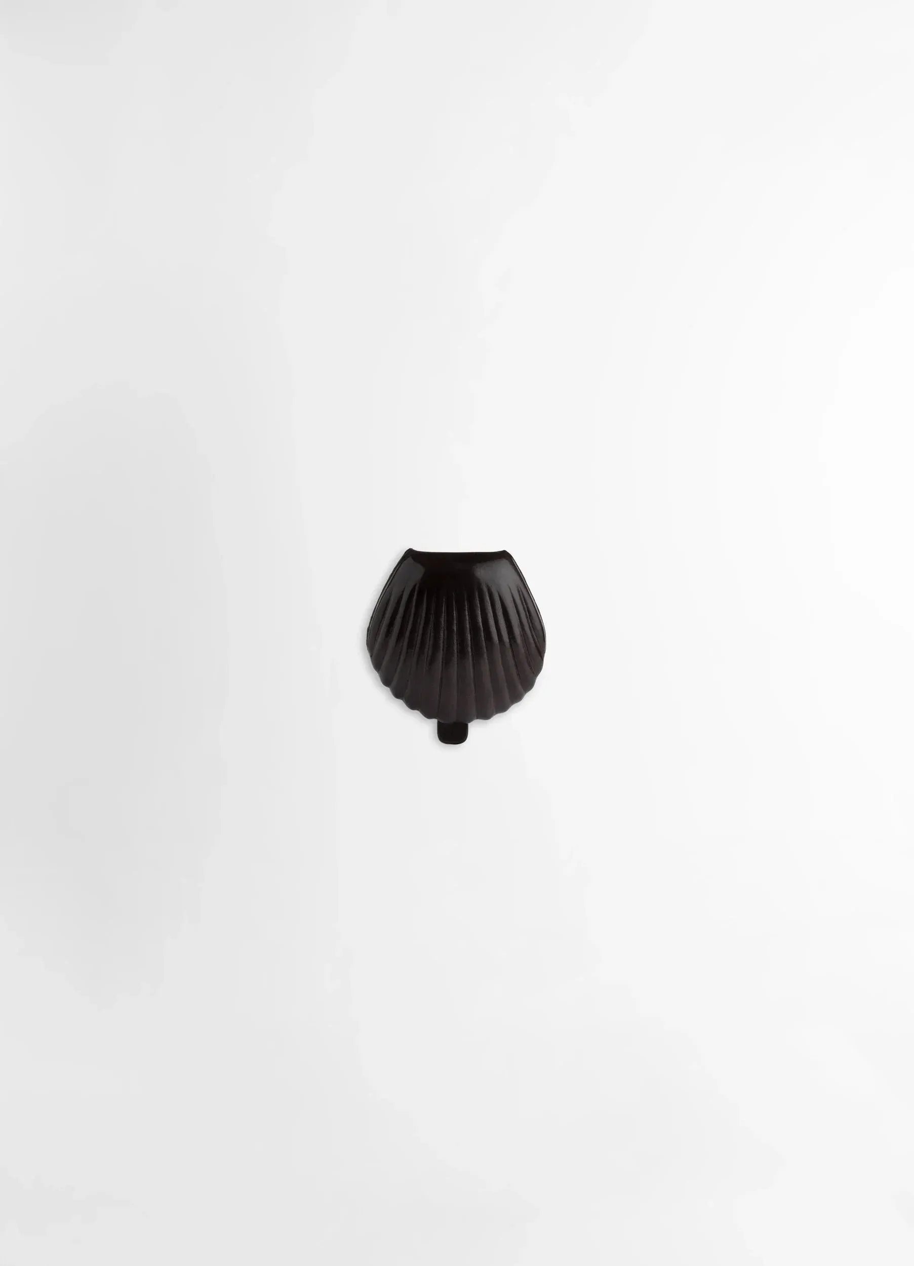 CARLOS PEÑAFIEL SHELL COIN PURSE IN LEATHER sold by Lemaire