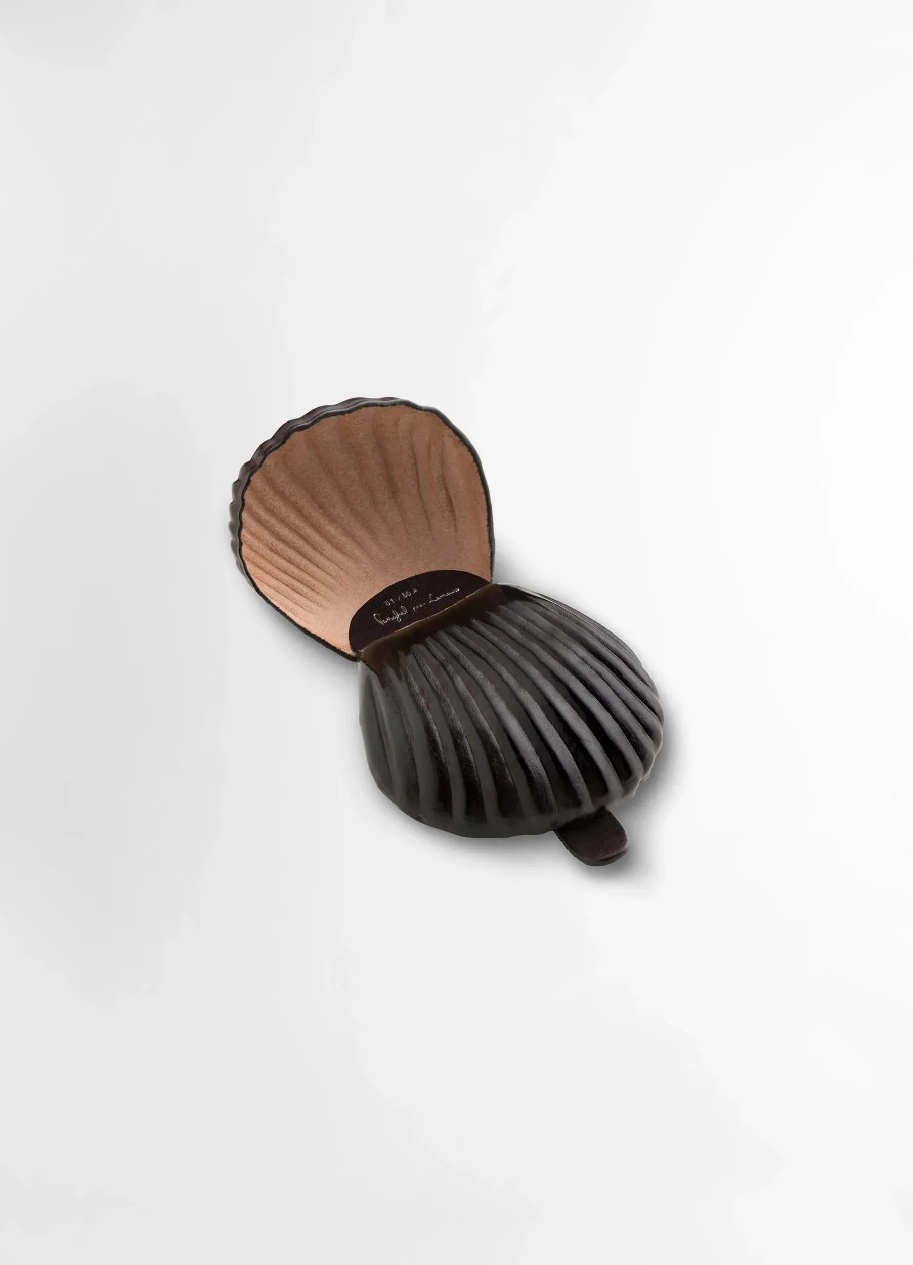 CARLOS PEÑAFIEL SHELL COIN PURSE Parallel