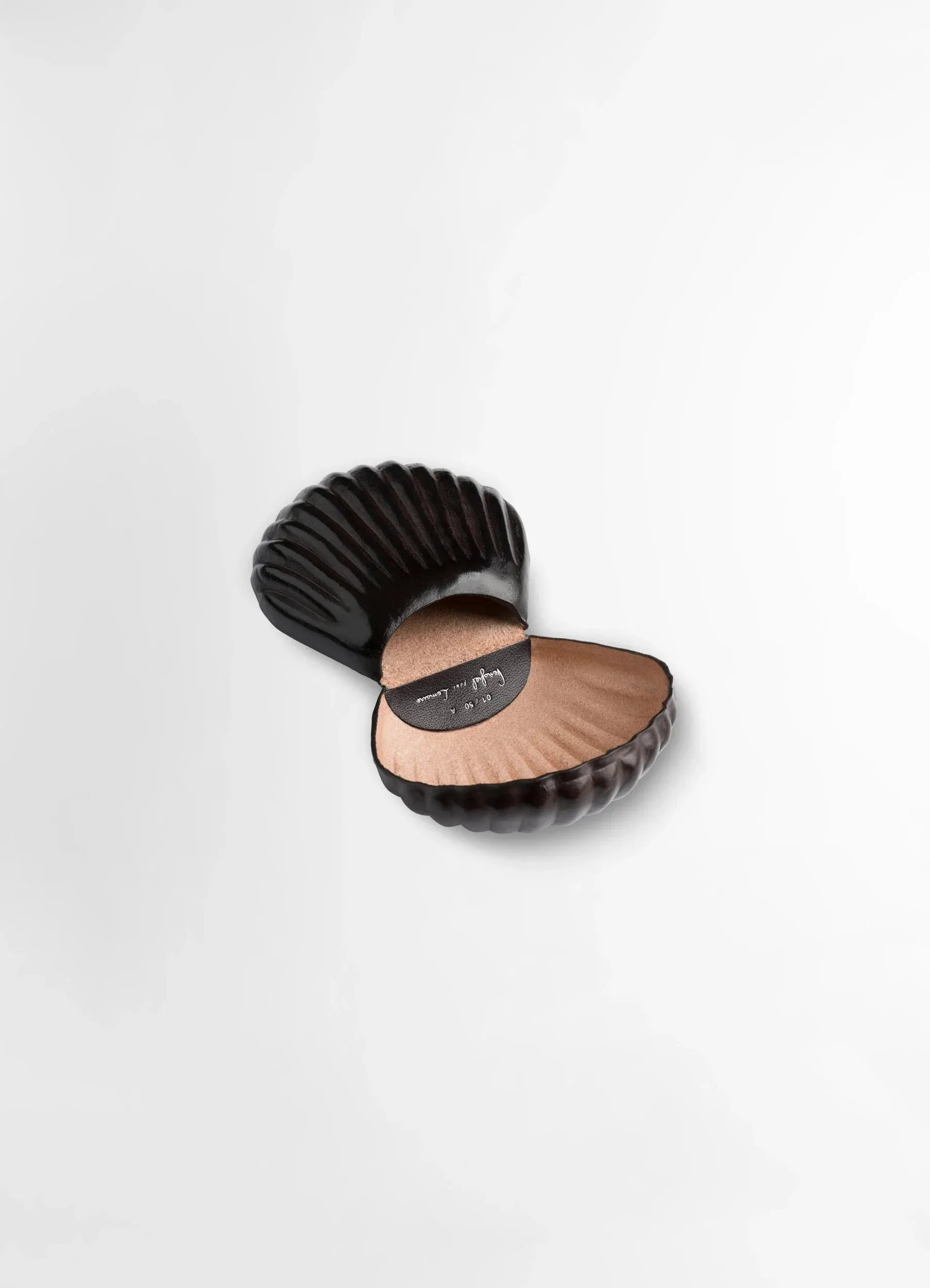 CARLOS PEÑAFIEL SHELL COIN PURSE IN LEATHER sold by Lemaire product image thumbnail 4