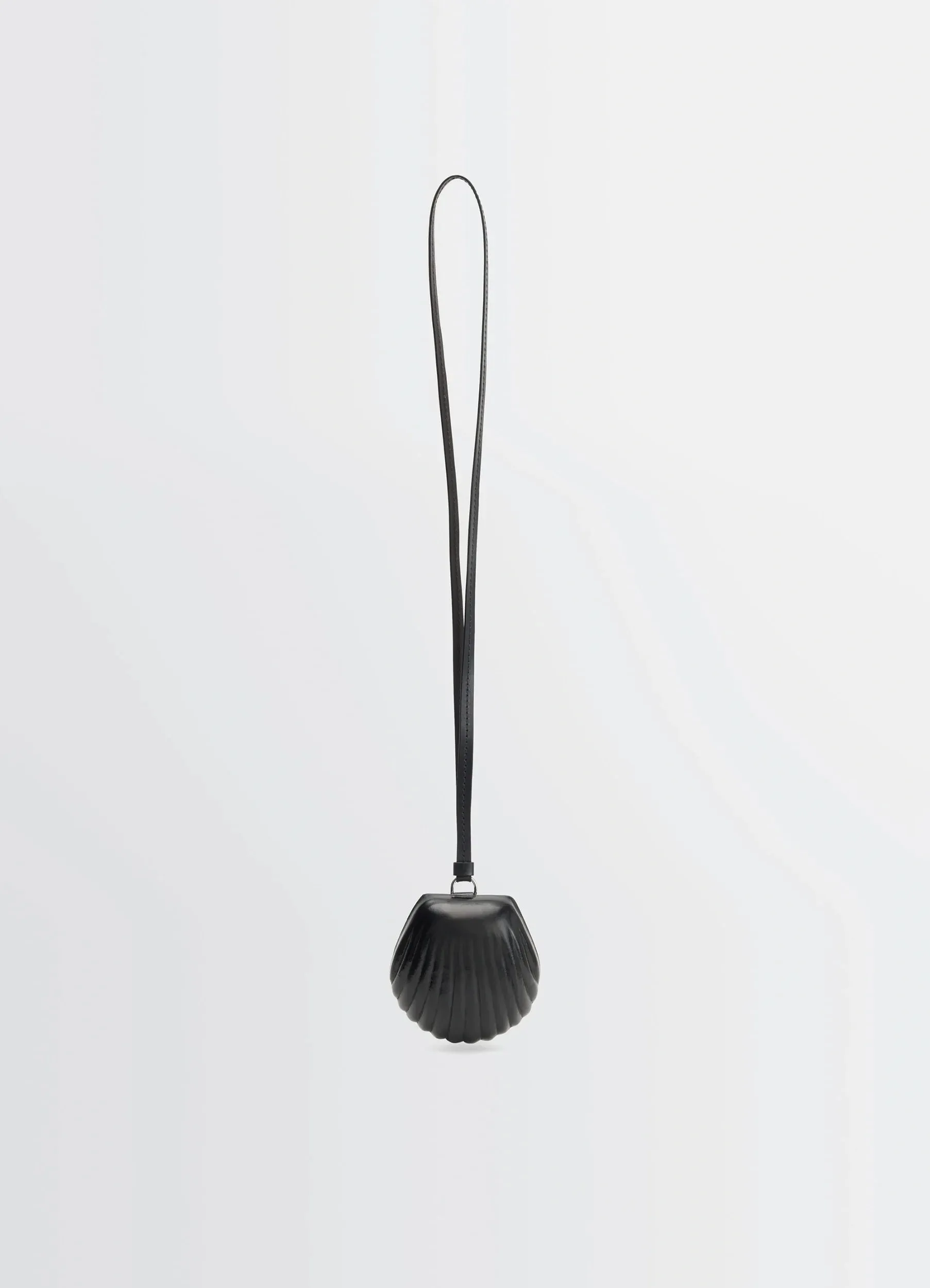 CARLOS SHELL COIN PURSE NECKLACE IN LEATHER sold by Lemaire