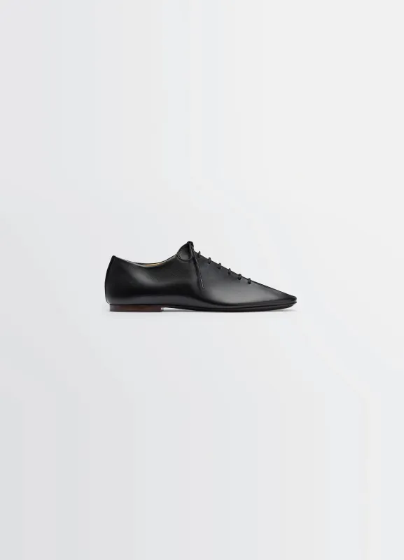 SOURIS FLAT CLASSIC DERBIES IN LEATHER sold by Lemaire