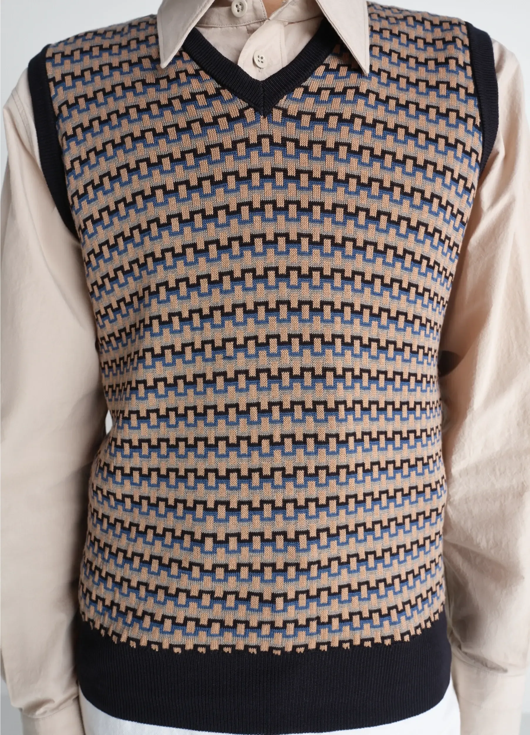 V NECK JACQUARD VEST IN COTTON sold by Lemaire product image thumbnail 3