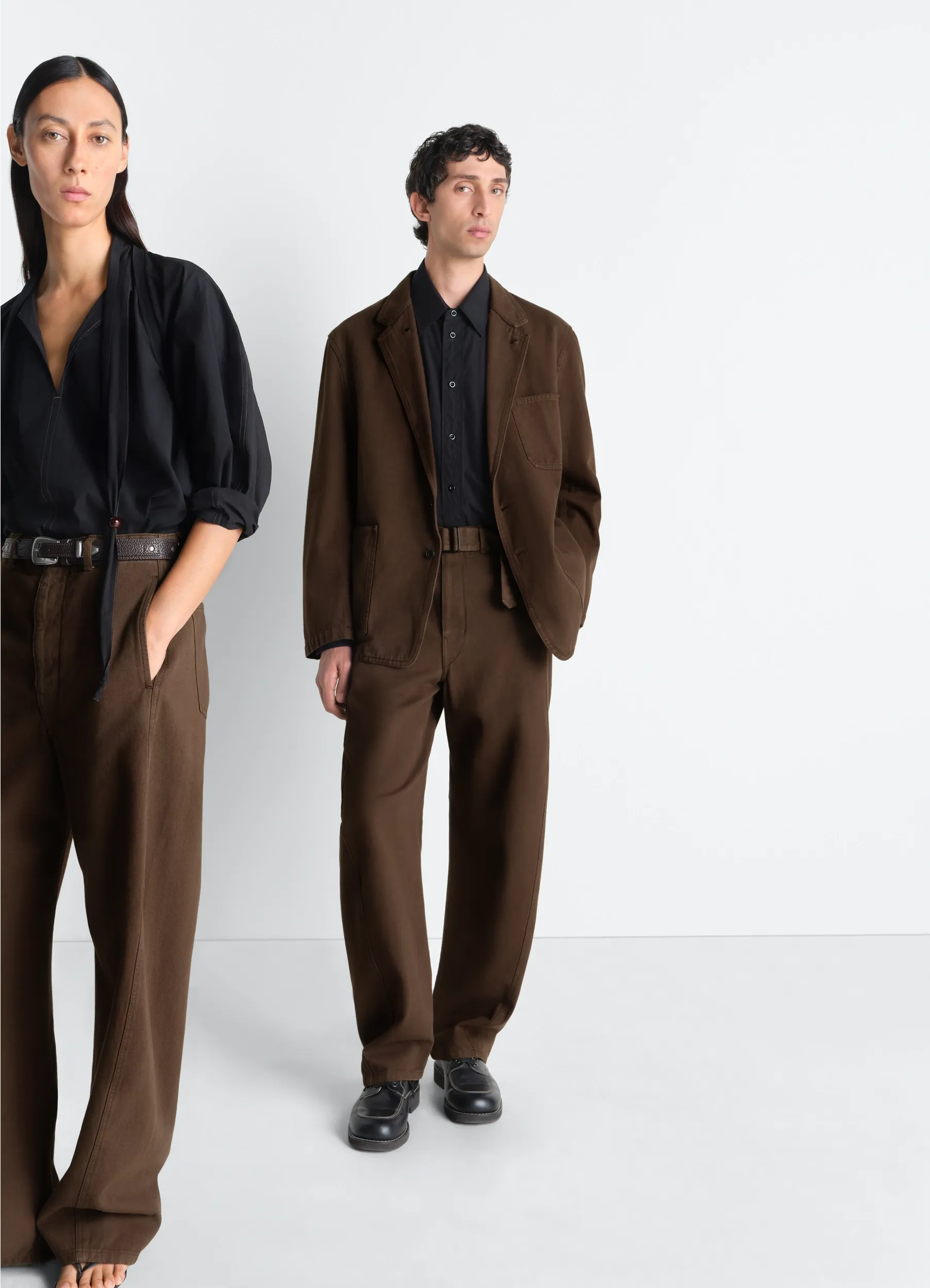 TWISTED BELTED PANTS IN DYED HEAVY BROKEN TWILL sold by Lemaire
