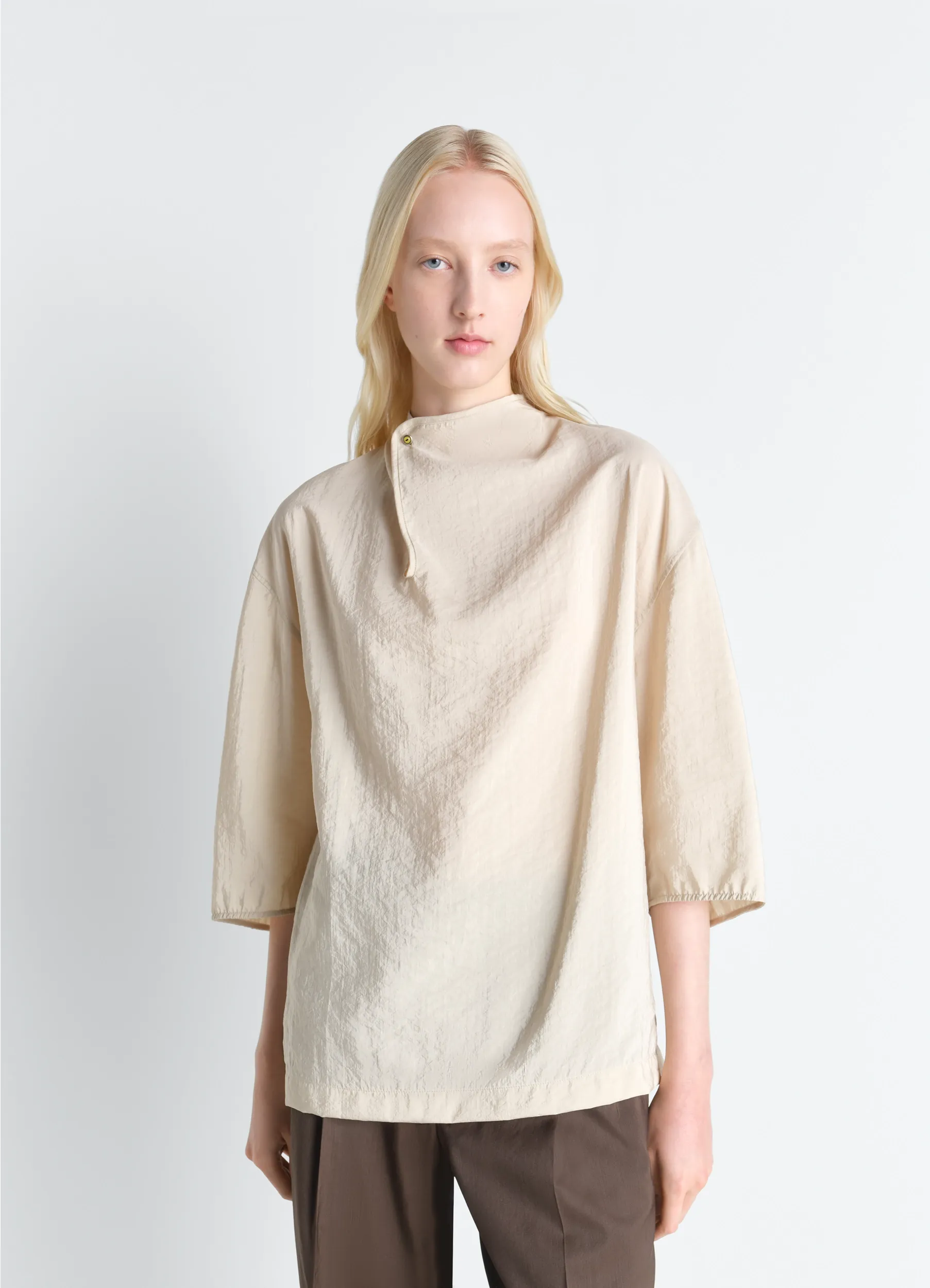 SOFT COLLAR TOP IN DRY SILK sold by Lemaire