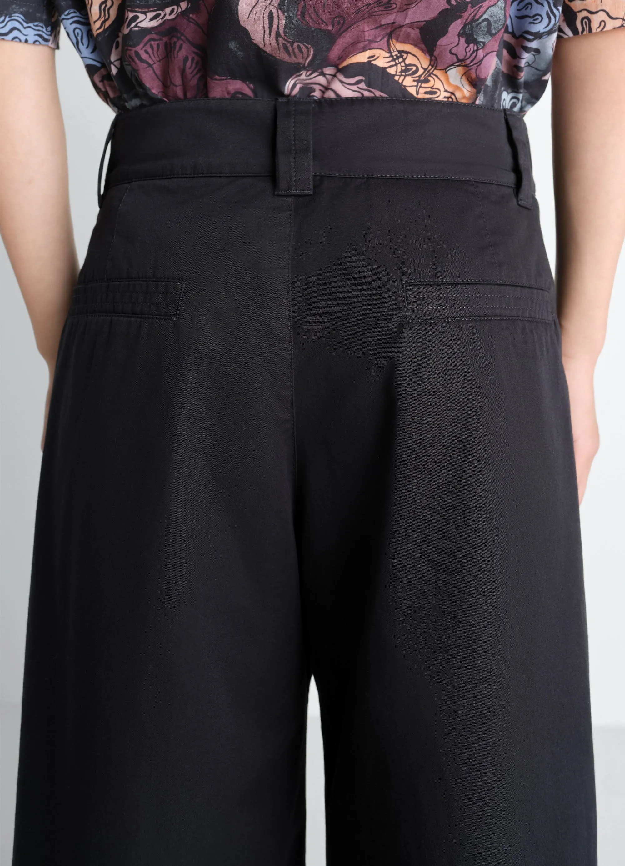 STRAIGHT FIT PANTS IN LIGHT COTTON TWILL sold by Lemaire product image thumbnail 3