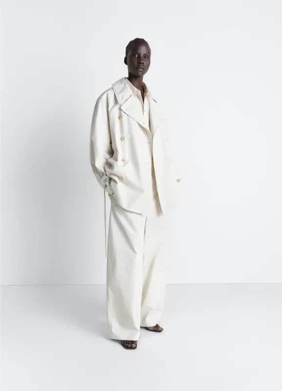 CROPPED TRENCH IN VENTILE® COTTON made by Lemaire