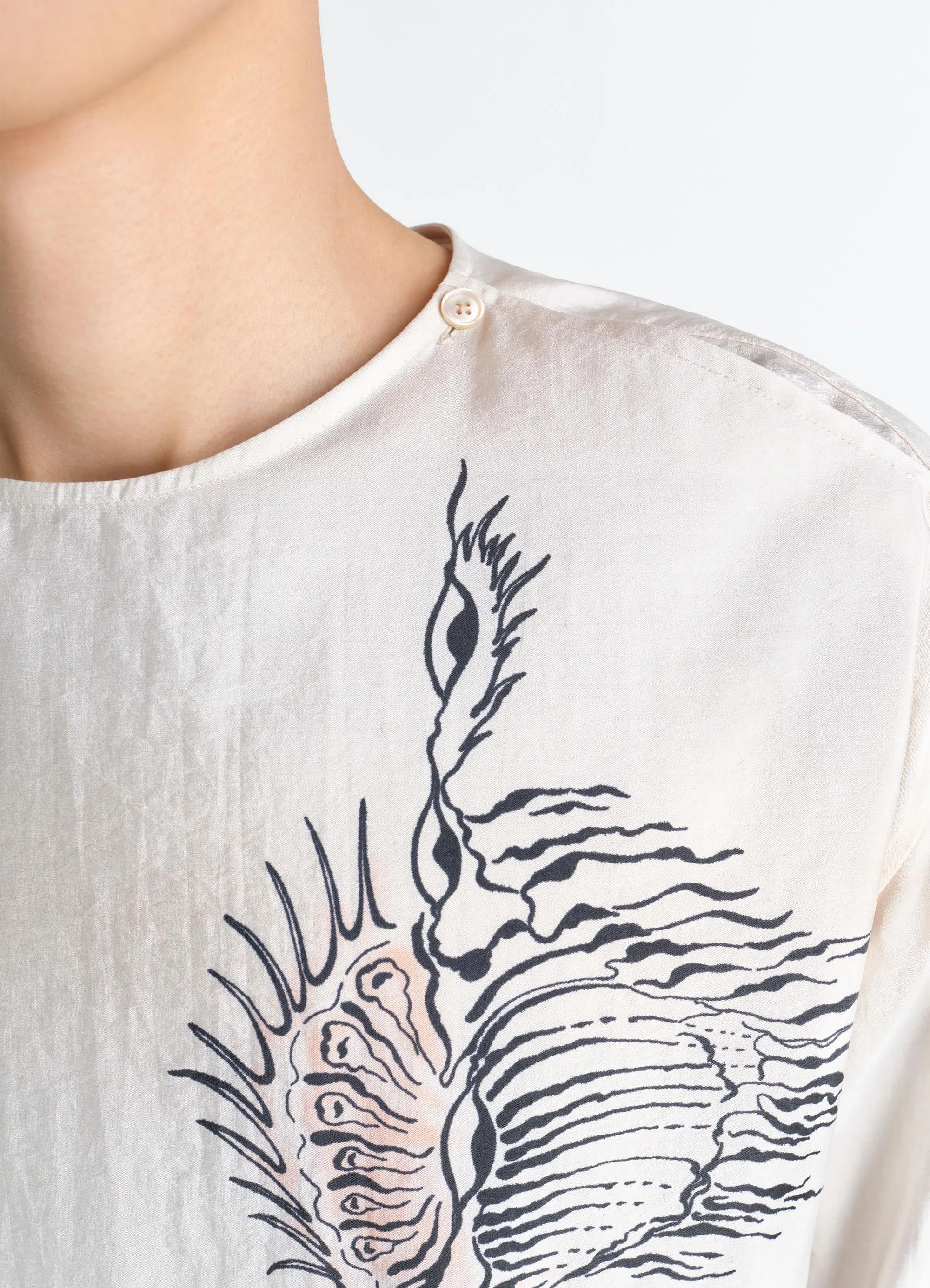 BUTTON NECK TOP IN SHELL PRINTED SILK sold by Lemaire product image thumbnail 4