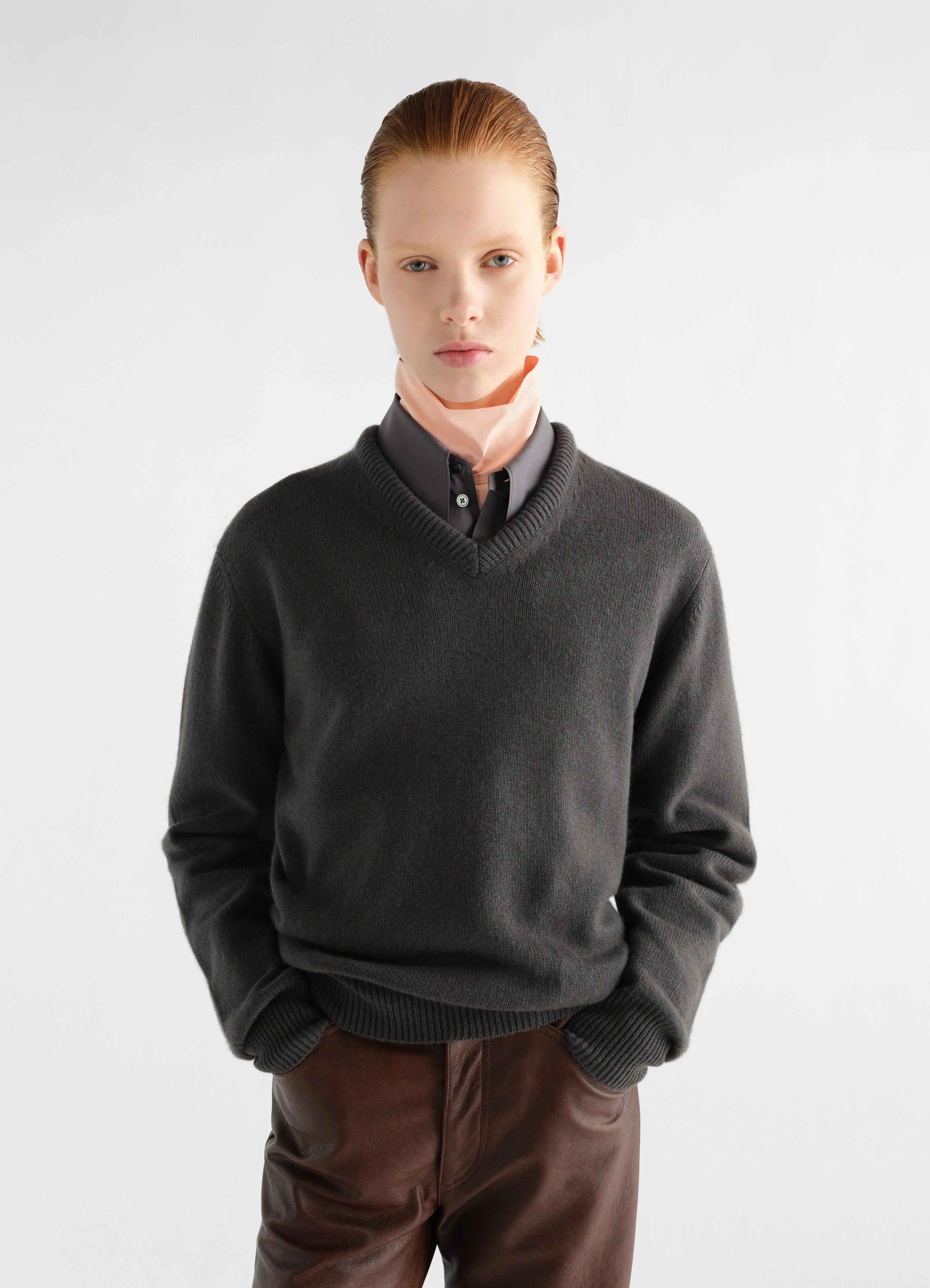 V-NECK SWEATER IN CASHMERE sold by Lemaire product image thumbnail 2