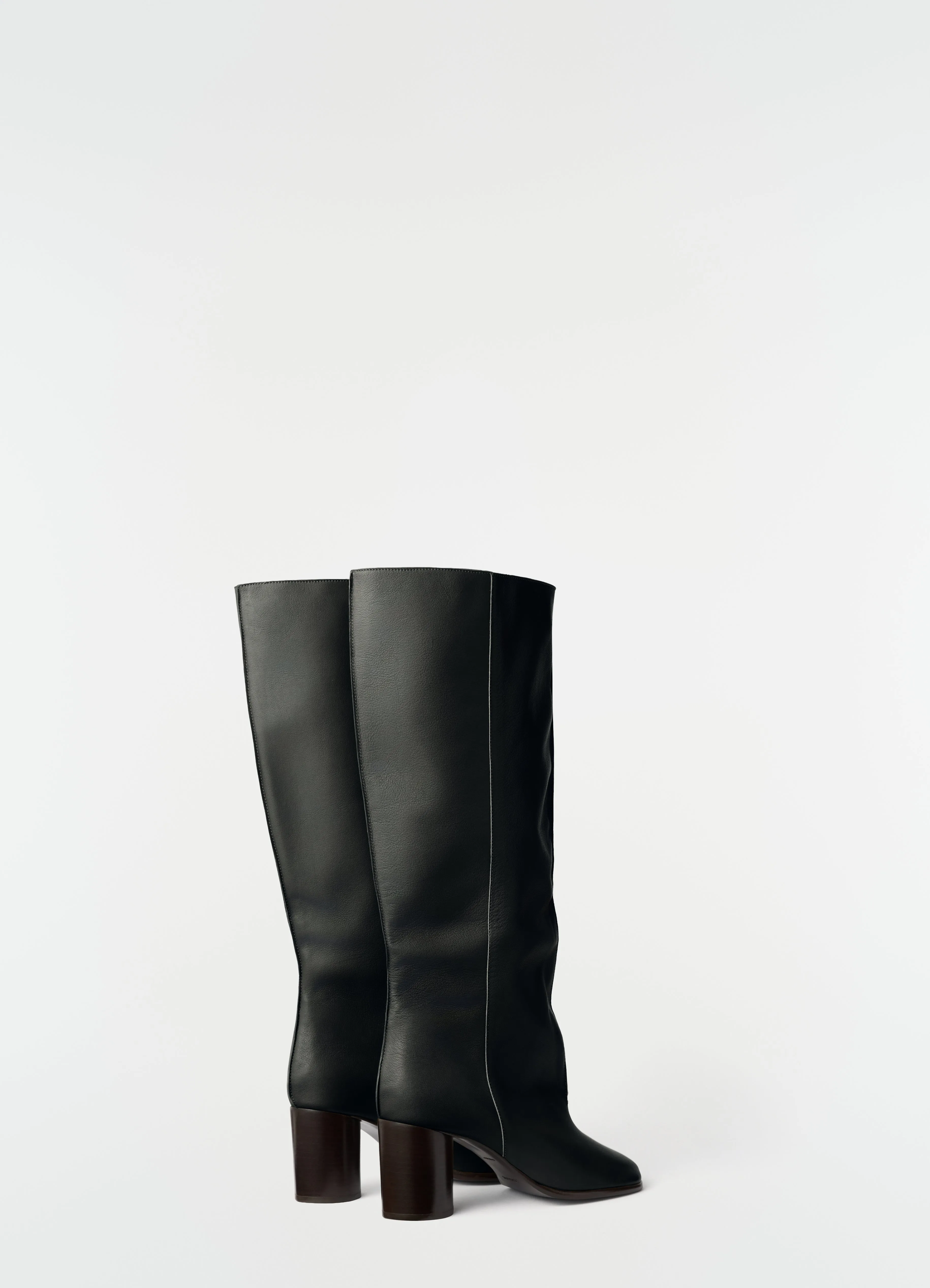 CREASE SLEEVE BOOTS IN SOFT GLOSSY LEATHER sold by Lemaire product image thumbnail 3